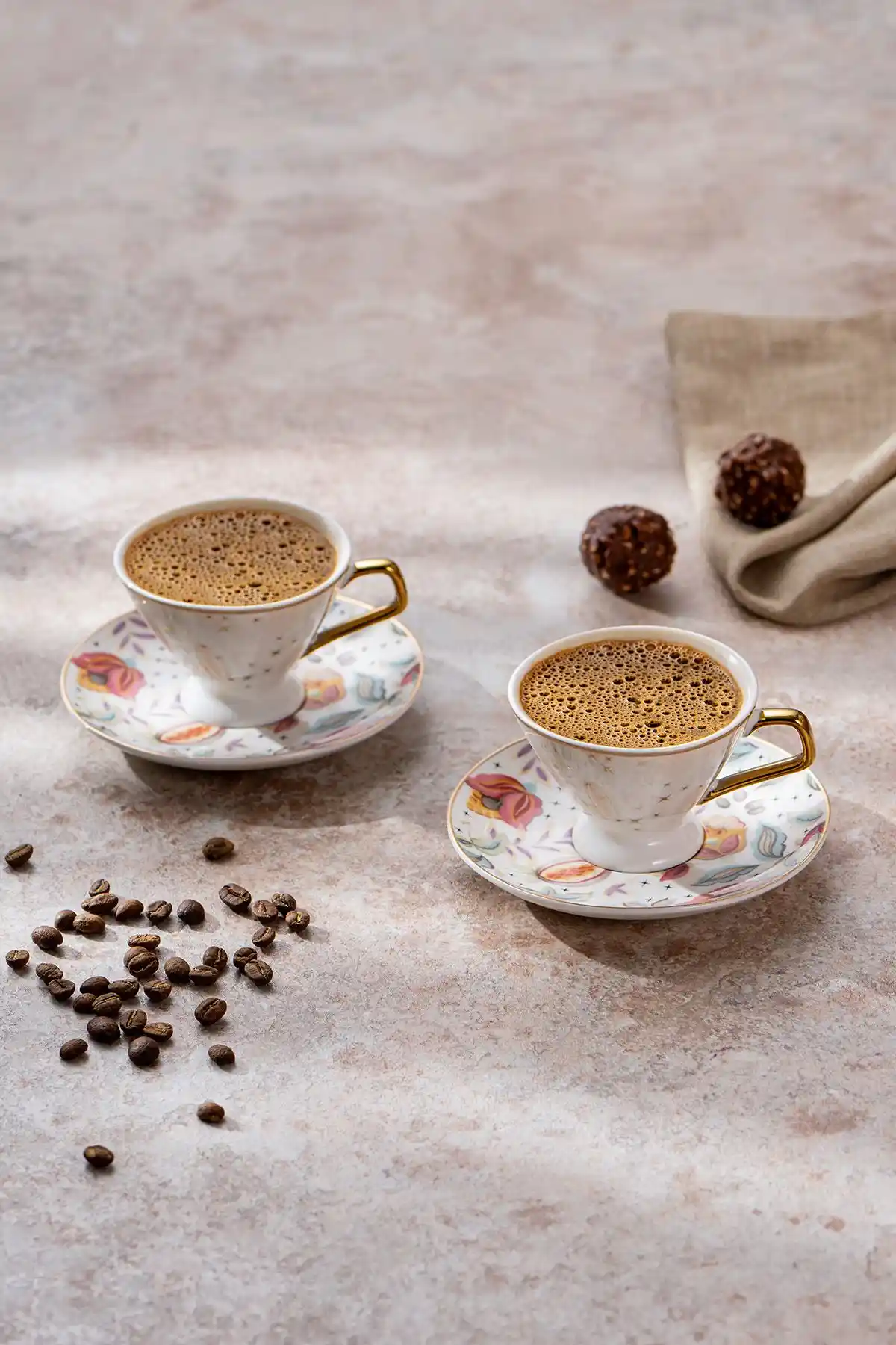 Emsan Granada ve Sally Kahve Fincan Takımları Karşılaştırması ve Özellikleri