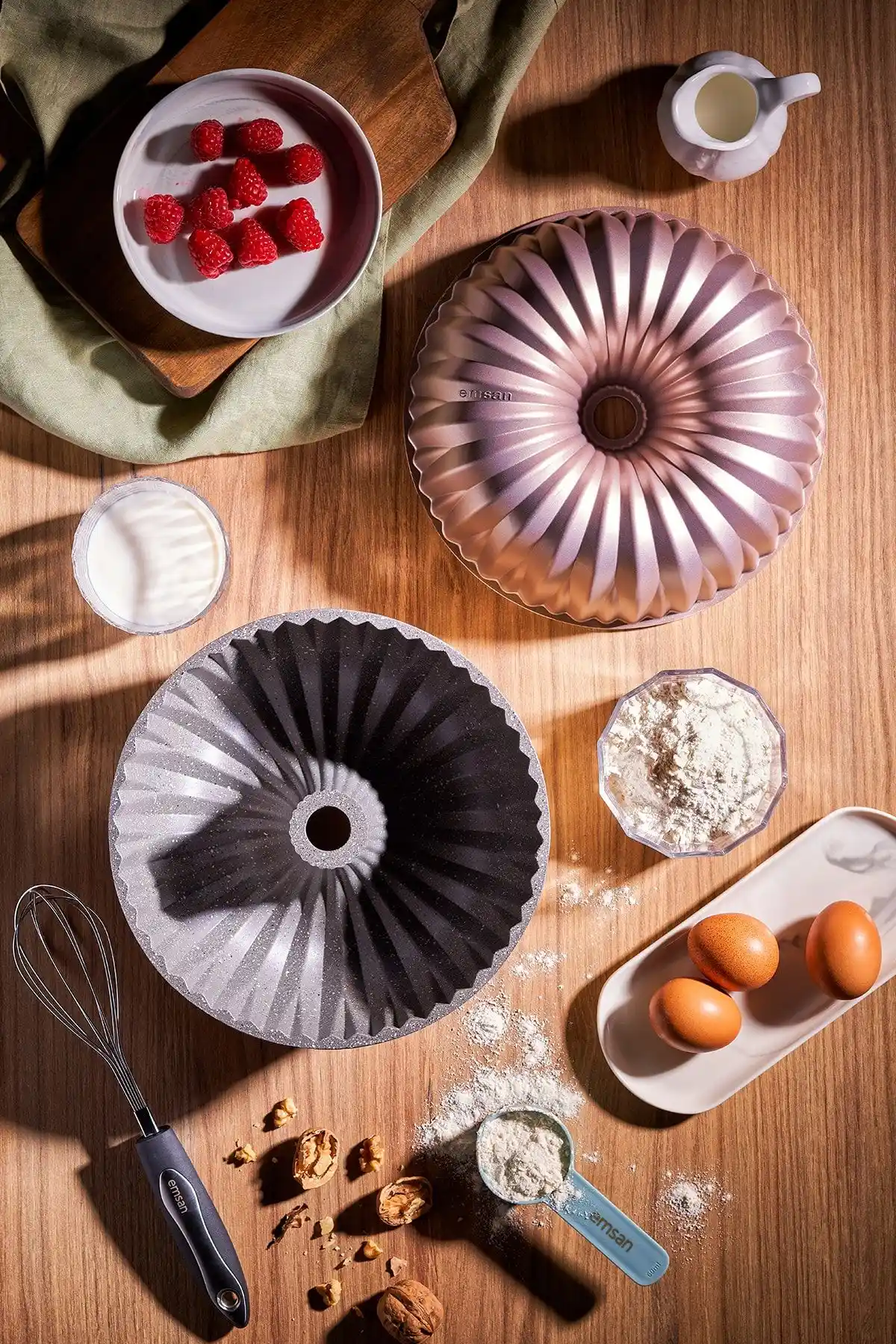 Emsan Griss Hardstone Döküm Kek Kalıbı: Estetik ve Dayanıklı Mutfak Gereçleri