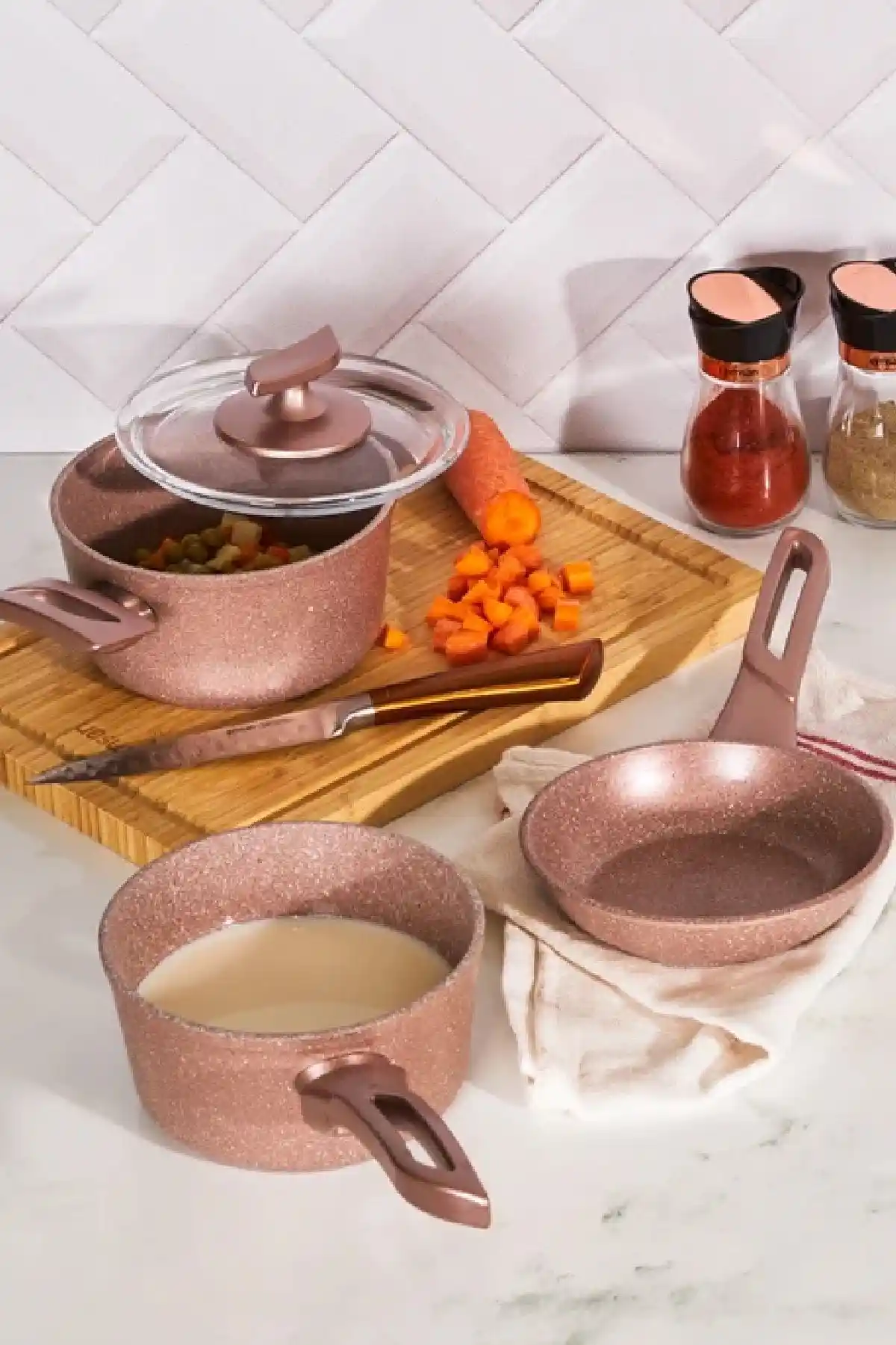 Emsan Pinky Pembe Mini Granit Tencere Seti: Dayanıklı ve Şık Mutfak Çözümü