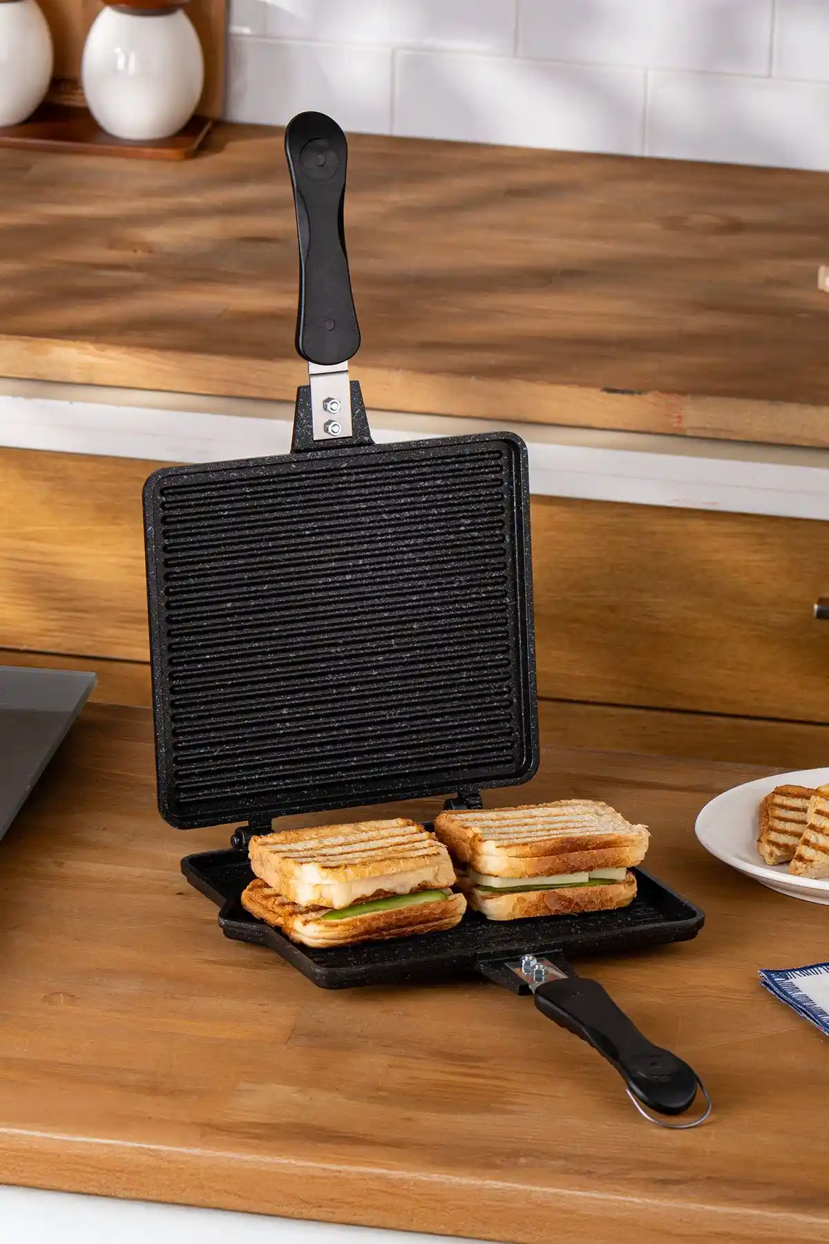 Emsan Yeni Tost Grill ve Çok Amaçlı Döküm Tava ile Mutfakta Pratik ve Lezzetli Çözümler