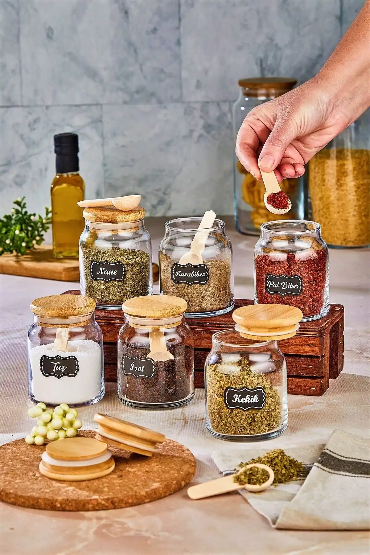 FBZhome Baharat Saklama Setleri Karşılaştırması: 6'lı Kaşıklı ve 9'lu Bambu Kapaklı Kavanozlar