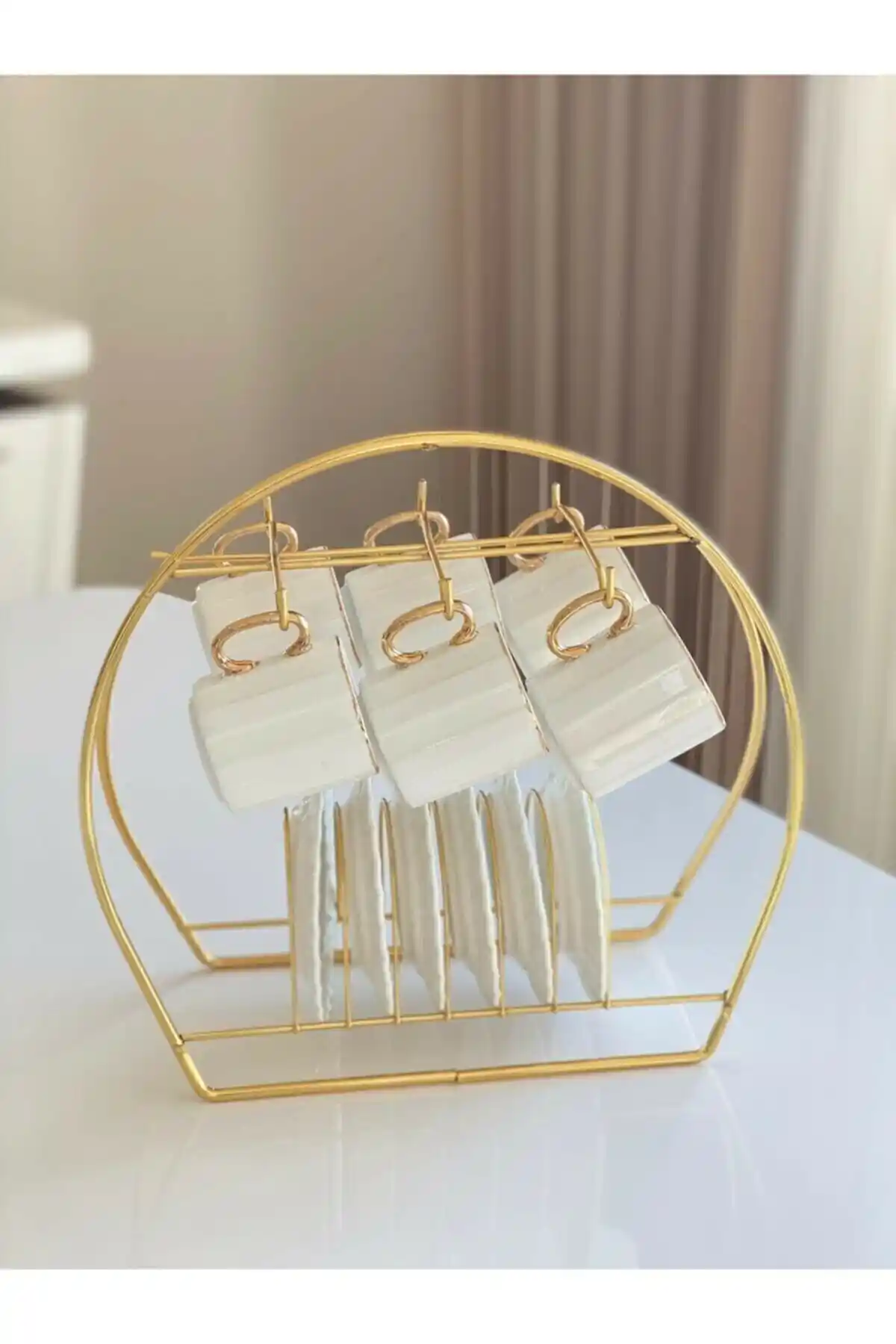 Genel Markalar Home Altın Rengi Fincanlık: Şık ve Dayanıklı Mutfak Aksesuarı