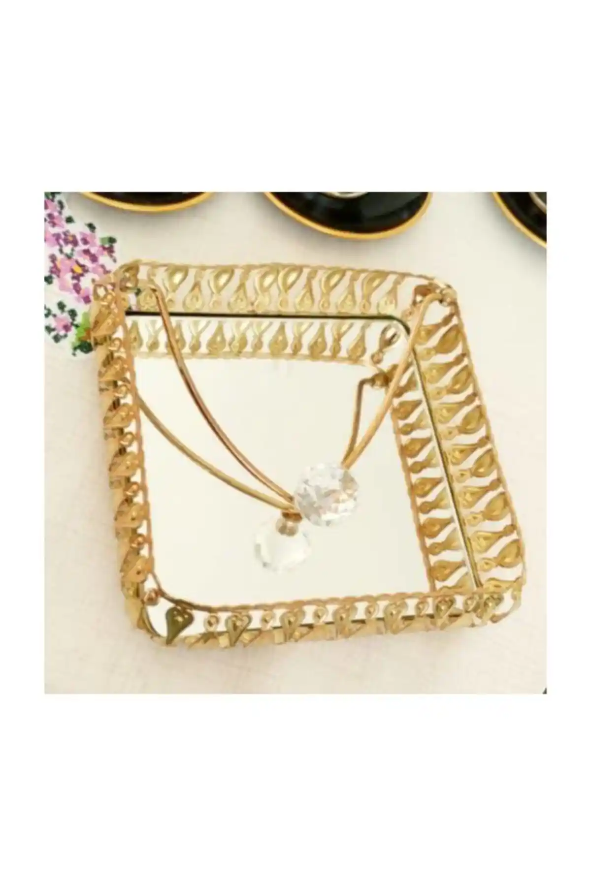 Genel Markalar Metal Peçetelik Altın Aynalı Ferforje Tasarımı İle Şık Masa Dekoru