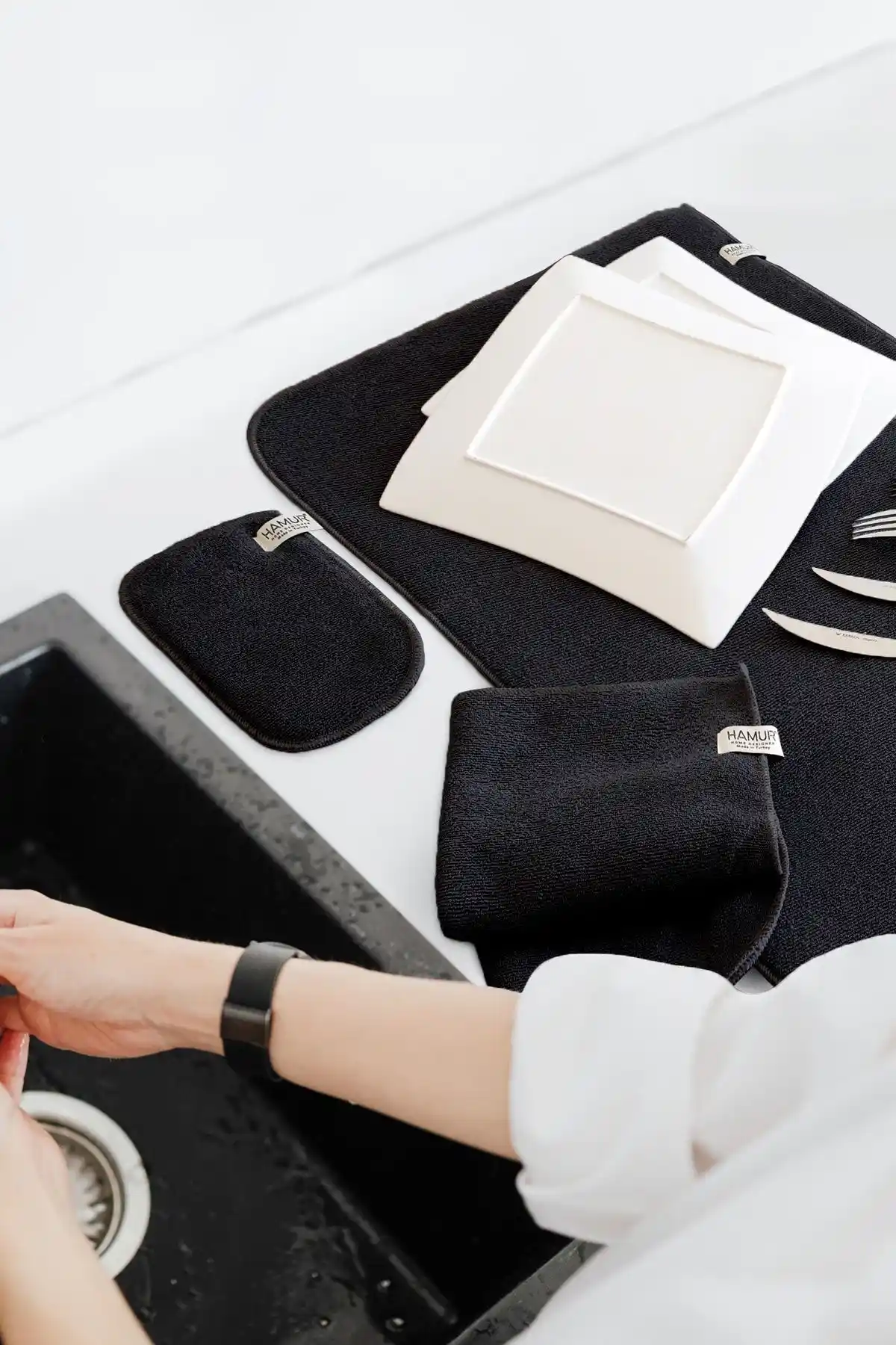 HAMUR Siyah Microwell 3 Parçalı Mikrofiber Mutfak Seti: Yüksek Emicilik ve Şık Tasarım