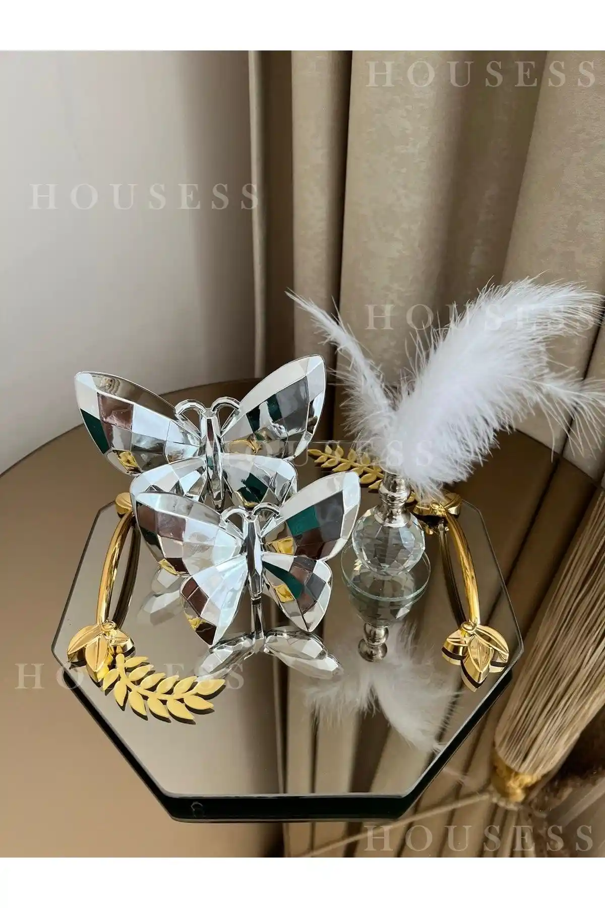Housess Dekoratif Aynalı Yaprak Detaylı Gümüş Tepsi ve Kelebek Tüylük ile Şıklık