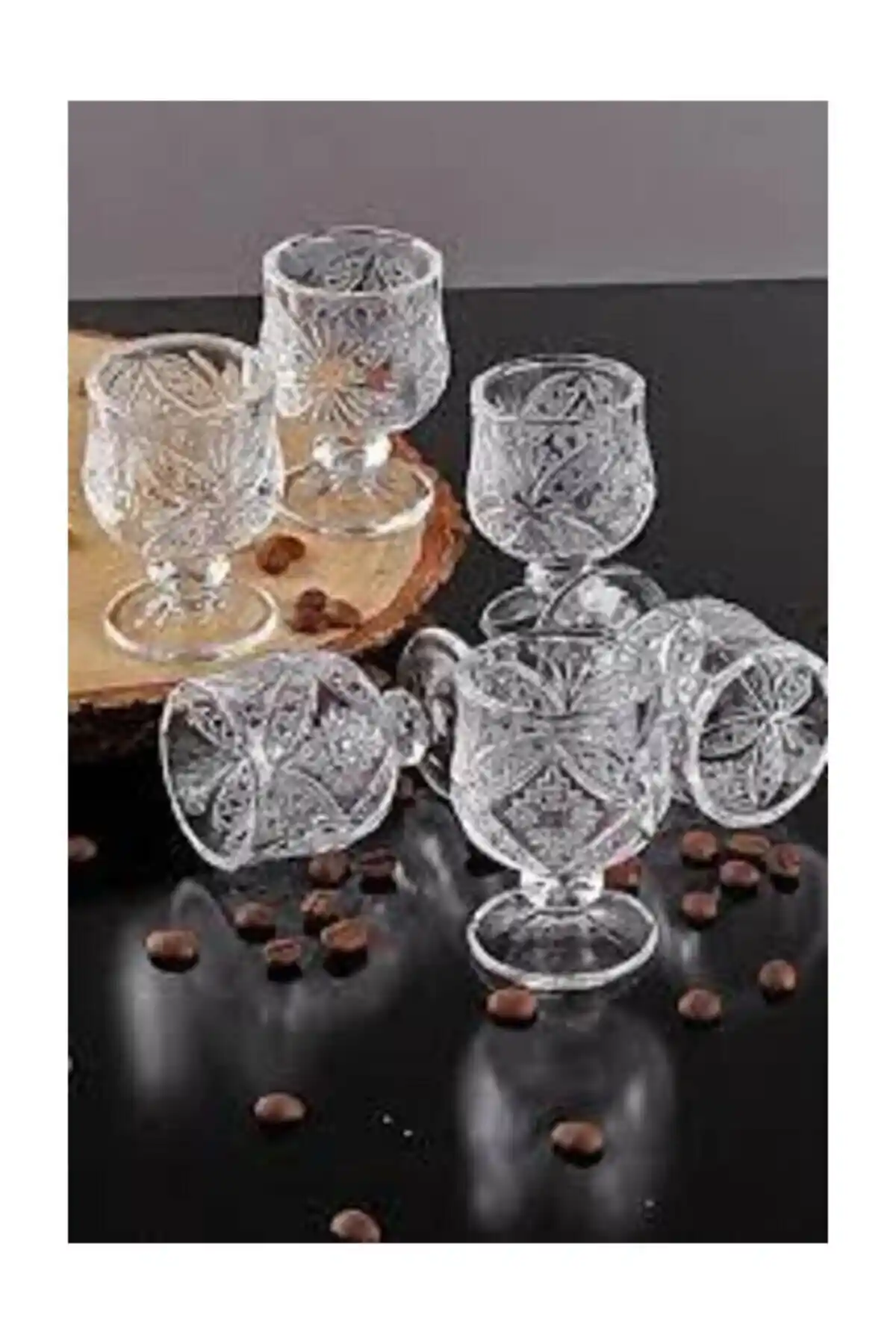 Kahve Yanı Bardakları Karşılaştırması: Ayaklı ve Küçük Boy Modellerin Özellikleri