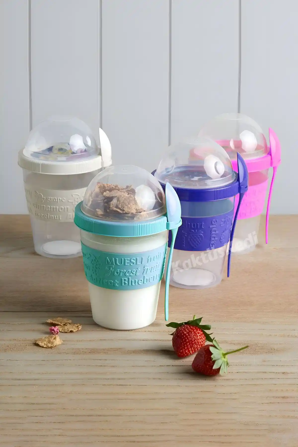 KaktüsKedi 4'lü Kapaklı Kaşıklı Meyveli Yoğurt Kabı Pratik ve Şık Saklama Çözümü