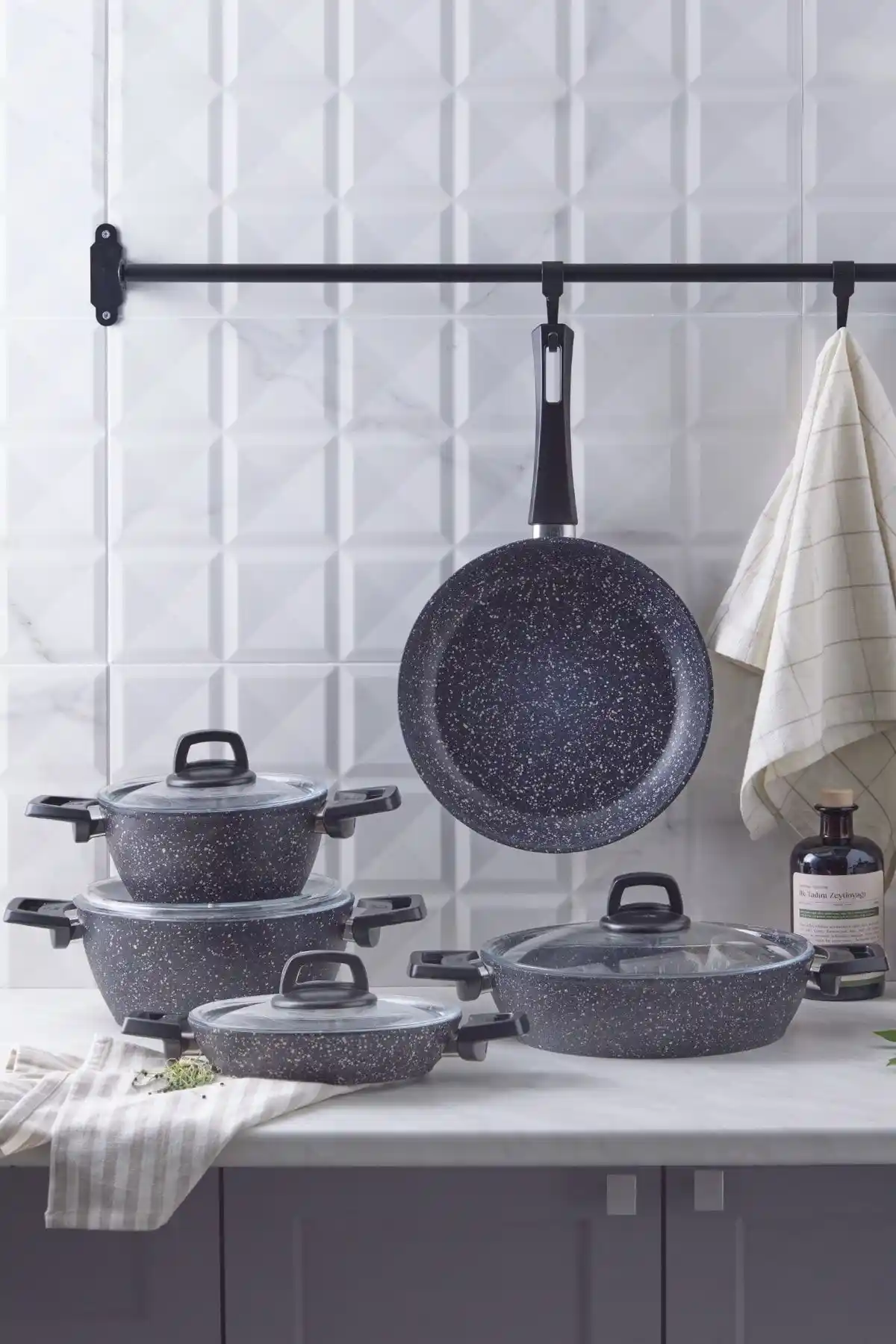 Karaca Bio Granit Blue Stone 9 Parça Tencere Seti: Dayanıklı ve Şık Mutfak Gereçleri