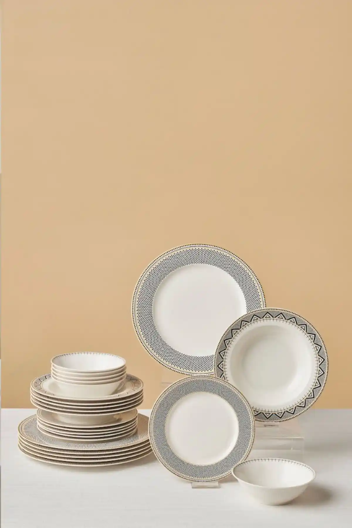 Karaca Elegance Bone Globe 24 Parça 6 Kişilik Porselen Yemek Takımı Şık ve Dayanıklı Tasarım