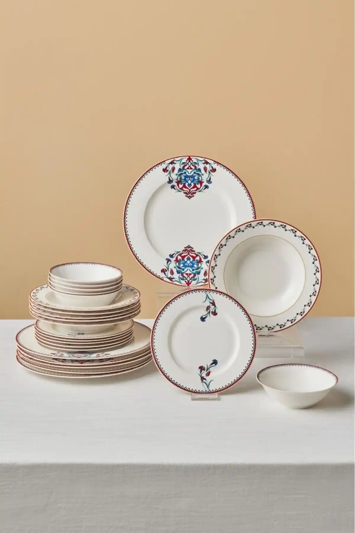 Karaca Elegance Bone Nakkaş 24 Parça 6 Kişilik Modern ve Dayanıklı Yemek Takımı