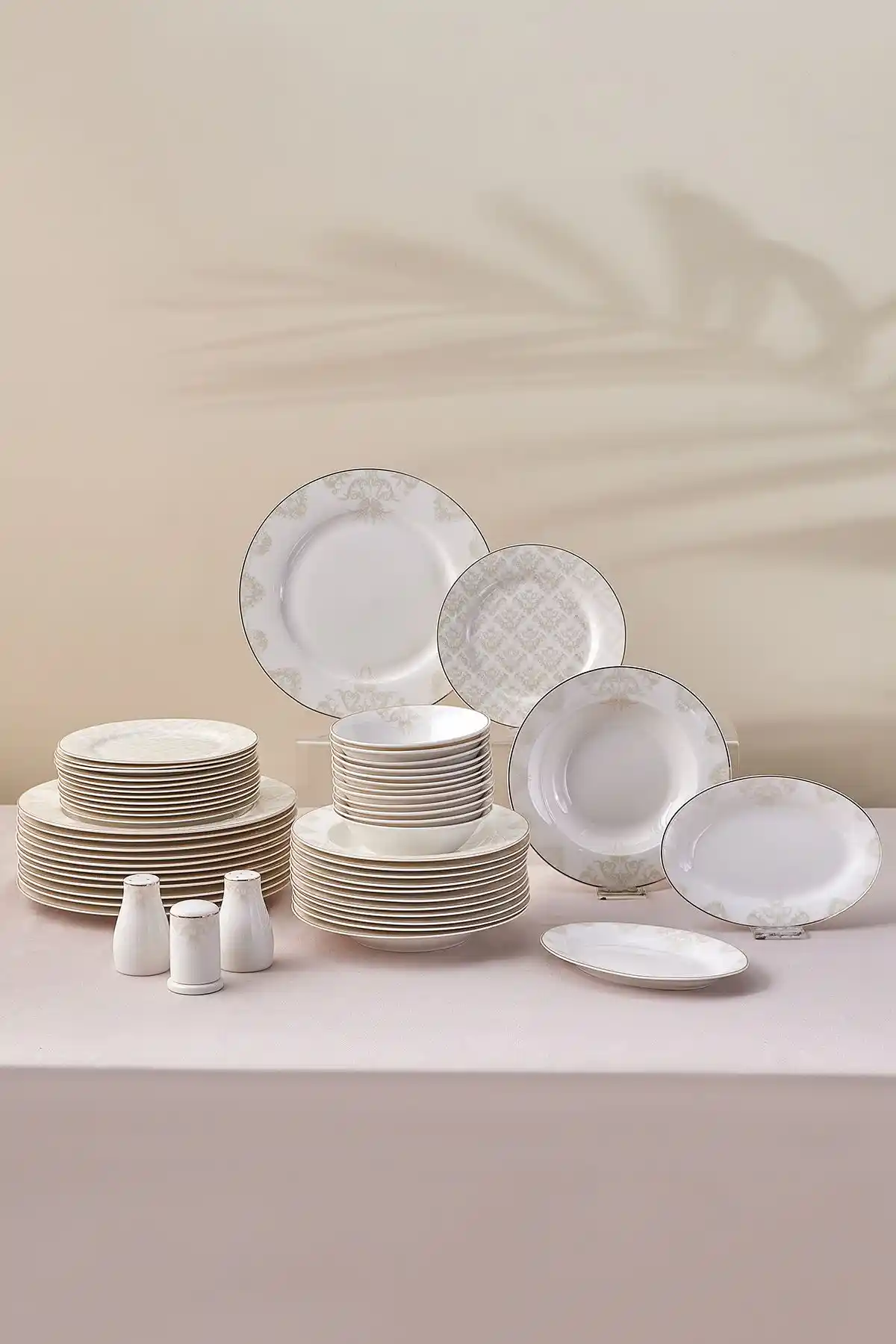 Karaca Elegance Bone Siena ve Square Bone Chiara Yemek Takımlarının Detaylı Karşılaştırması