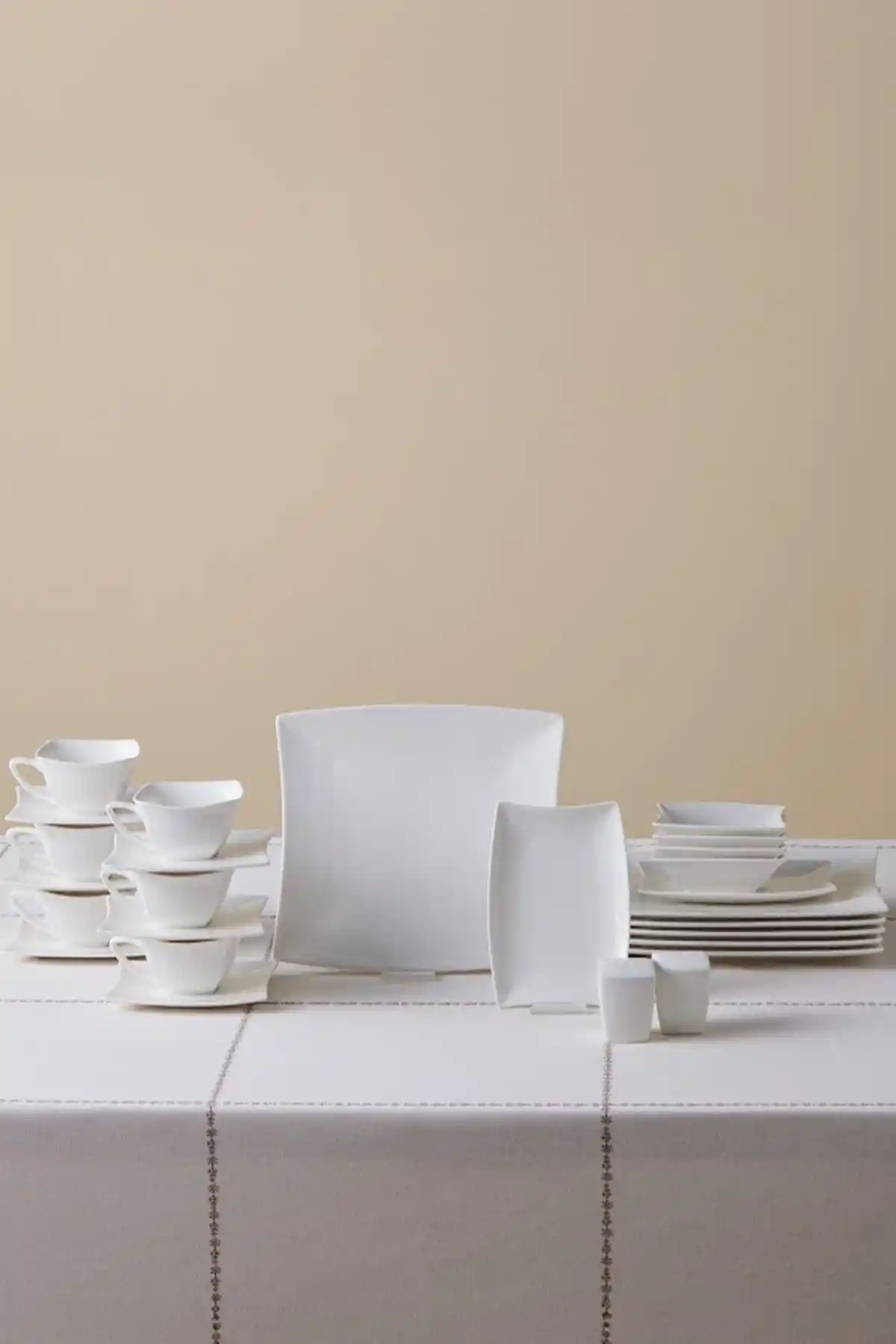 Karaca Forever Bone Perfect White 32 Parça Kahvaltı Takımı – Şık ve Dayanıklı Tasarım