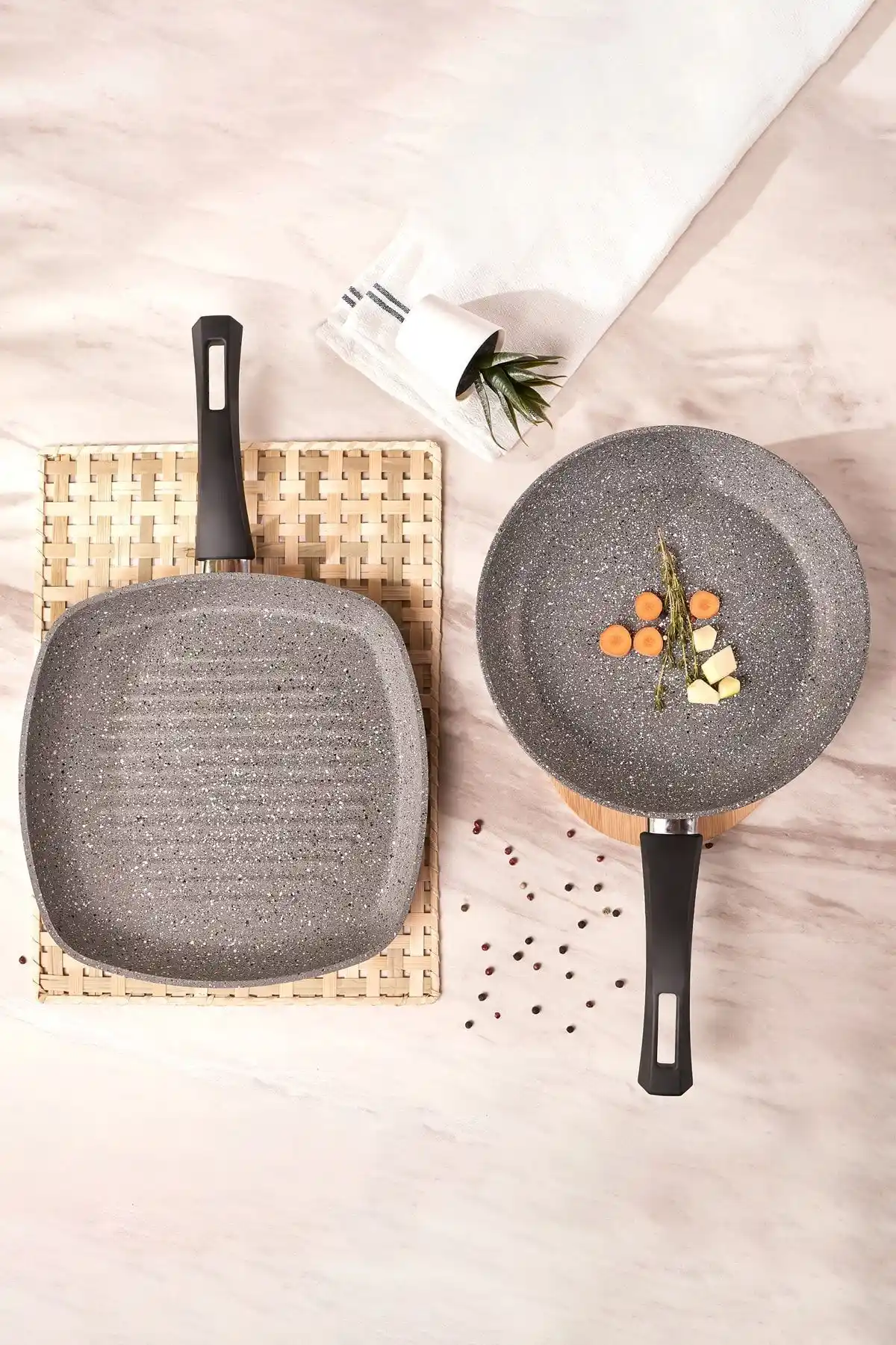 Karaca Gris Bio Granit Tava ve Grill Seti: Dayanıklı ve Şık Mutfak Gereçleri