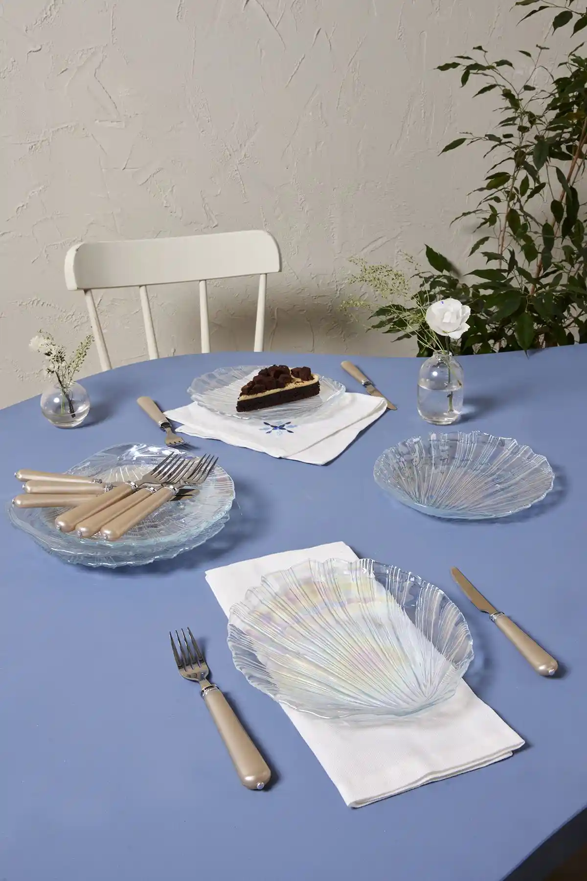 Karaca Madison 6 Parça Lüsterli Cam Pasta ve Tatlı Seti Modern ve Şık Tasarımıyla Öne Çıkar