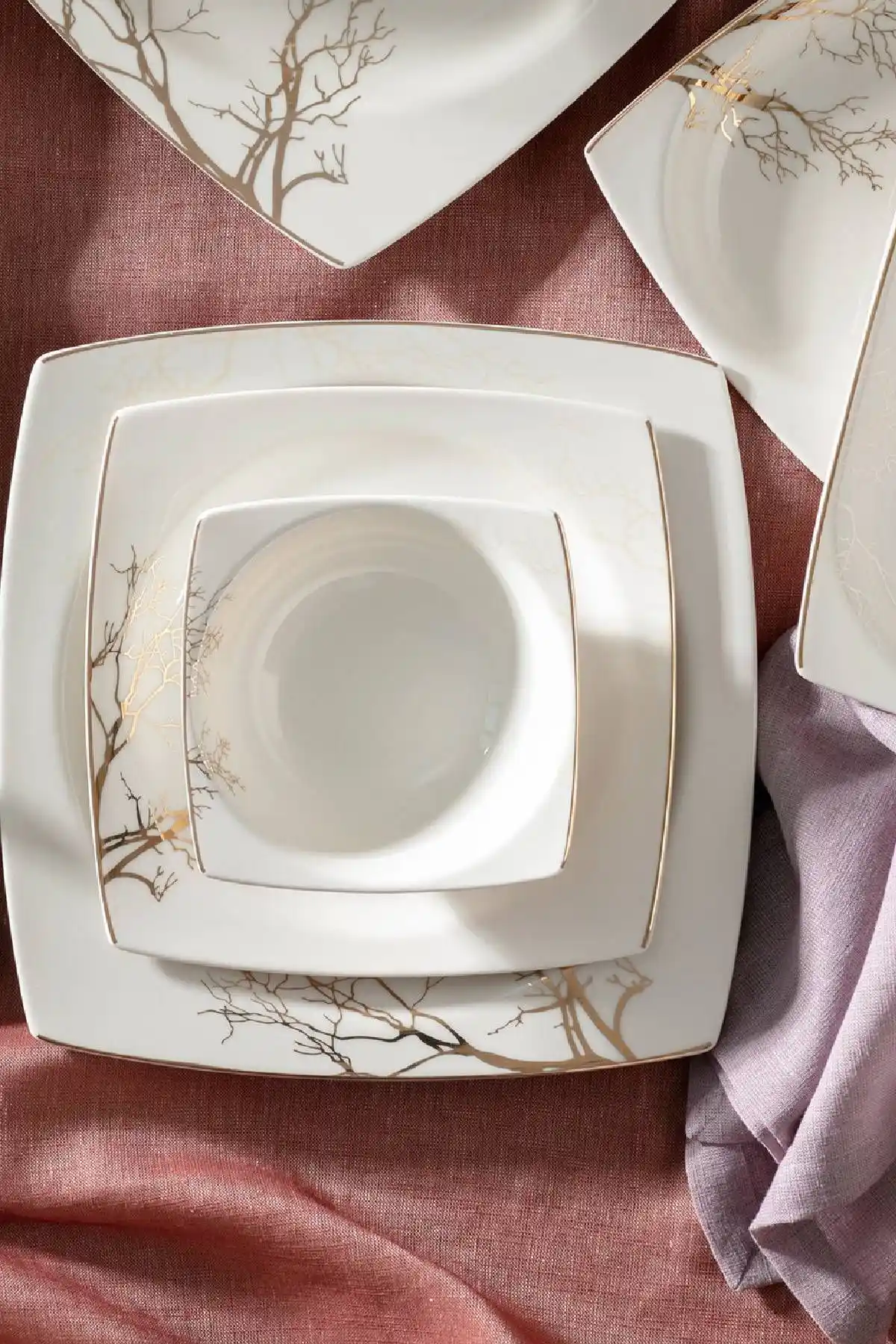 Karaca Square Bone Autumn ve Milania Yemek Takımı Karşılaştırması: Özellikler ve Kullanıcı Yorumları