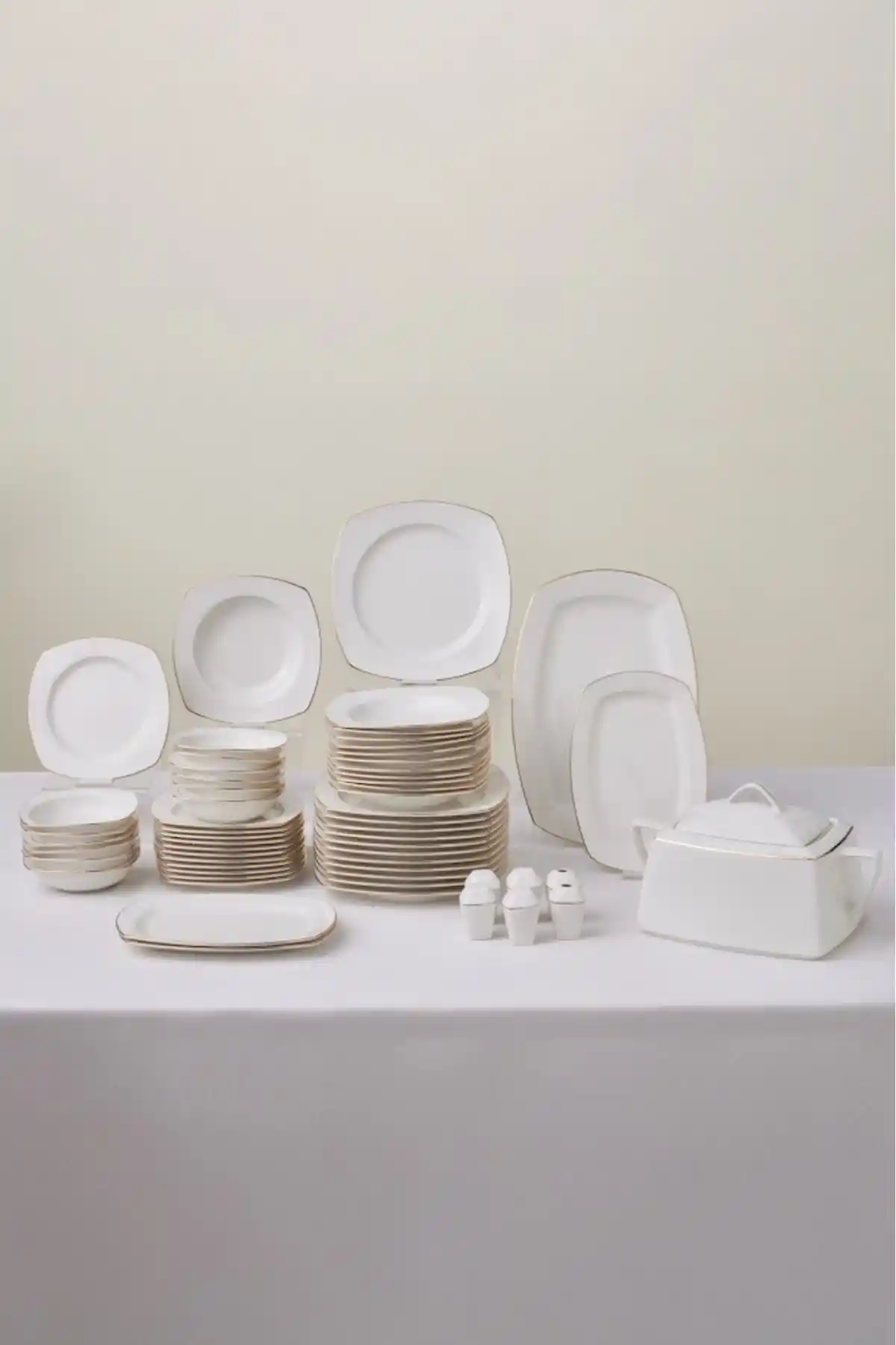 Karaca Square Bone Chiara 60 Parça 12 Kişilik Modern ve Zarif Yemek Takımı