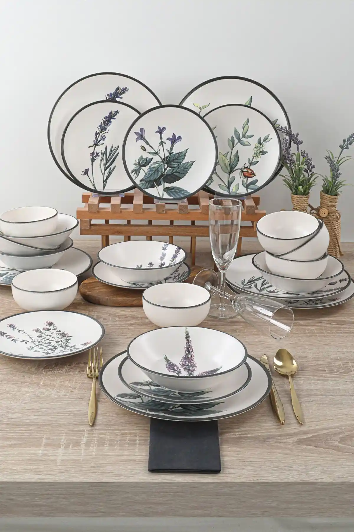 Keramika Çiçek Bahçesi Yemek Takımı: Estetik ve Dayanıklı 24 Parça Set Türkiye Üretimi