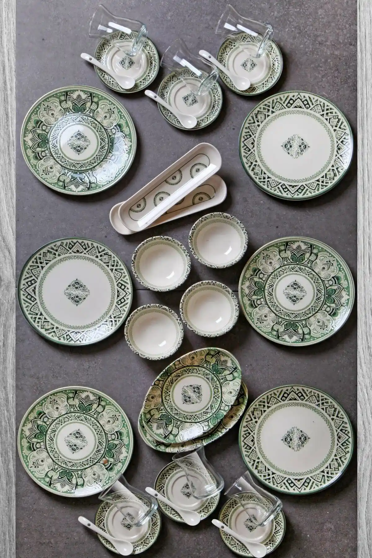 Kitchen Life'ın Haki Mint ve Majesty Kahvaltı Takımları Karşılaştırması