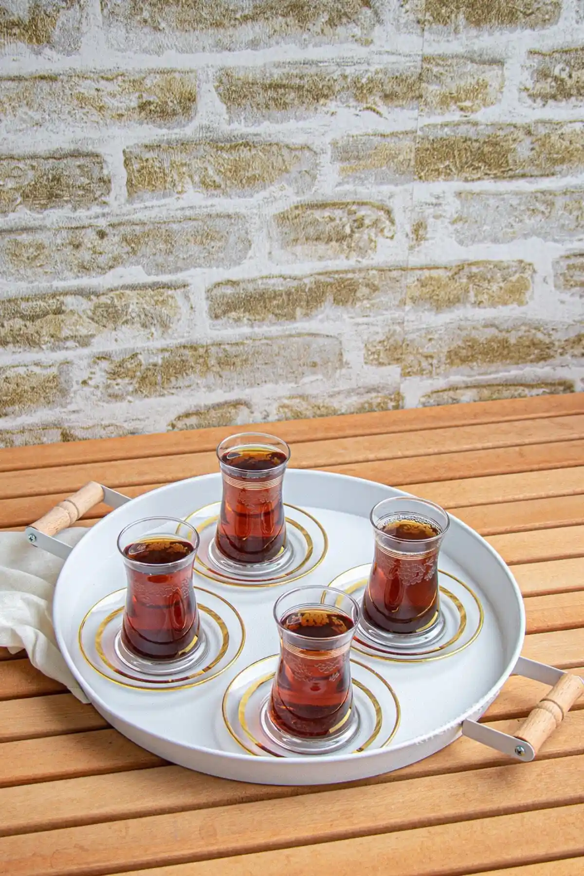 Kitchen Trend 37 cm Ahşap Kulplu Beyaz Metal Tepsi ile Şık Sunumlar ve Dekorasyon