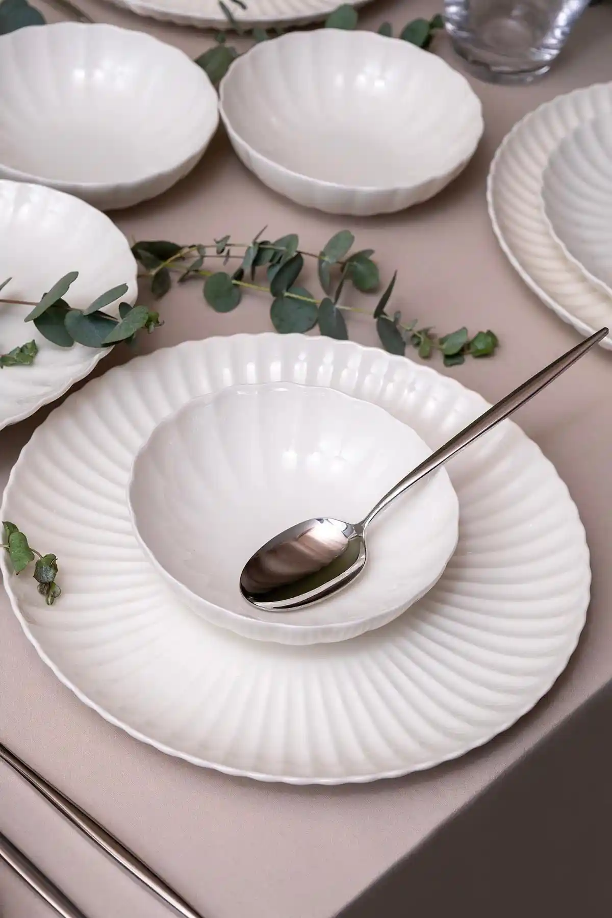 Kütahya Porselen Bone Luz Form 18 ve 27 Parça Yemek Takımı Karşılaştırması ve Özellikleri