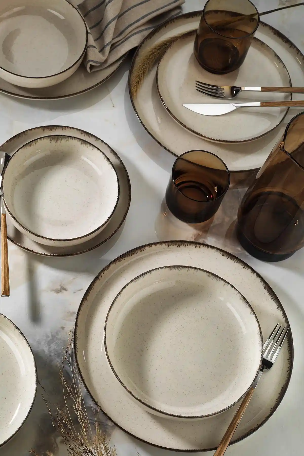 Kütahya Porselen Moderna 24 Parça 6 Kişilik Yemek Takımı Bej Renkli Şıklık ve Dayanıklılık