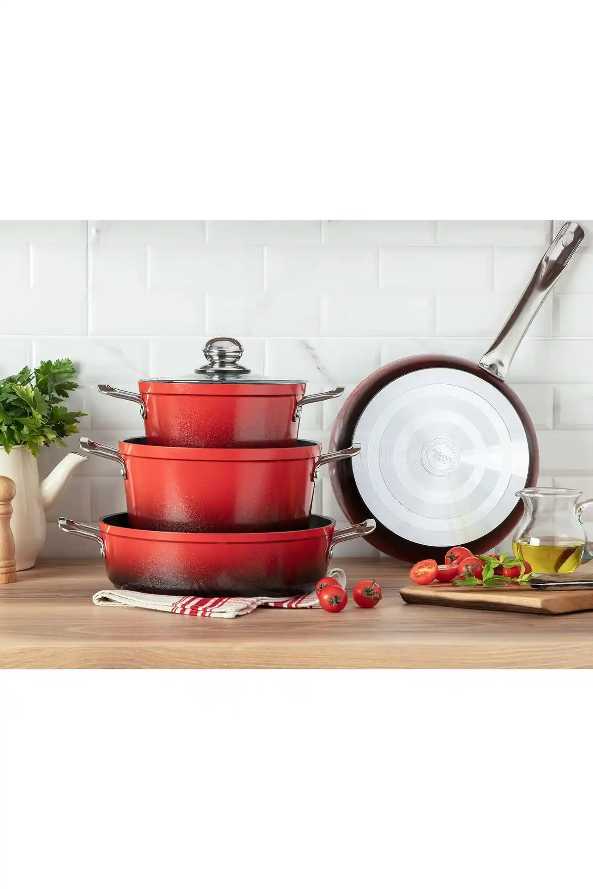 Madame Coco Titanium Profesyonel Tencere Seti: Dayanıklı ve Estetik Mutfak Gereçleri