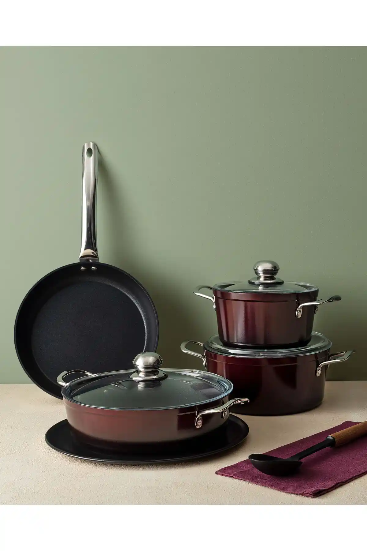 Madame Coco Titanium Profesyonel Tencere Seti: Şık Tasarım ve Dayanıklı Malzeme Özellikleri