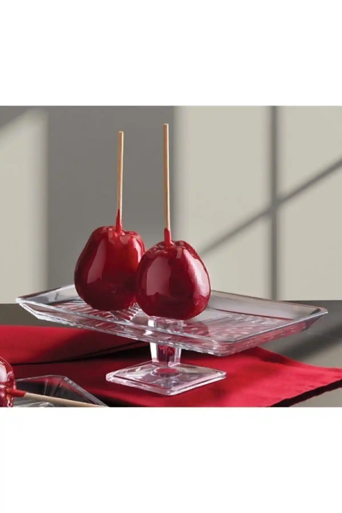 Paşabahçe Madlen Ayaklı Dikdörtgen Servis Tabağı Modern ve Şık Tasarım Özellikleriyle