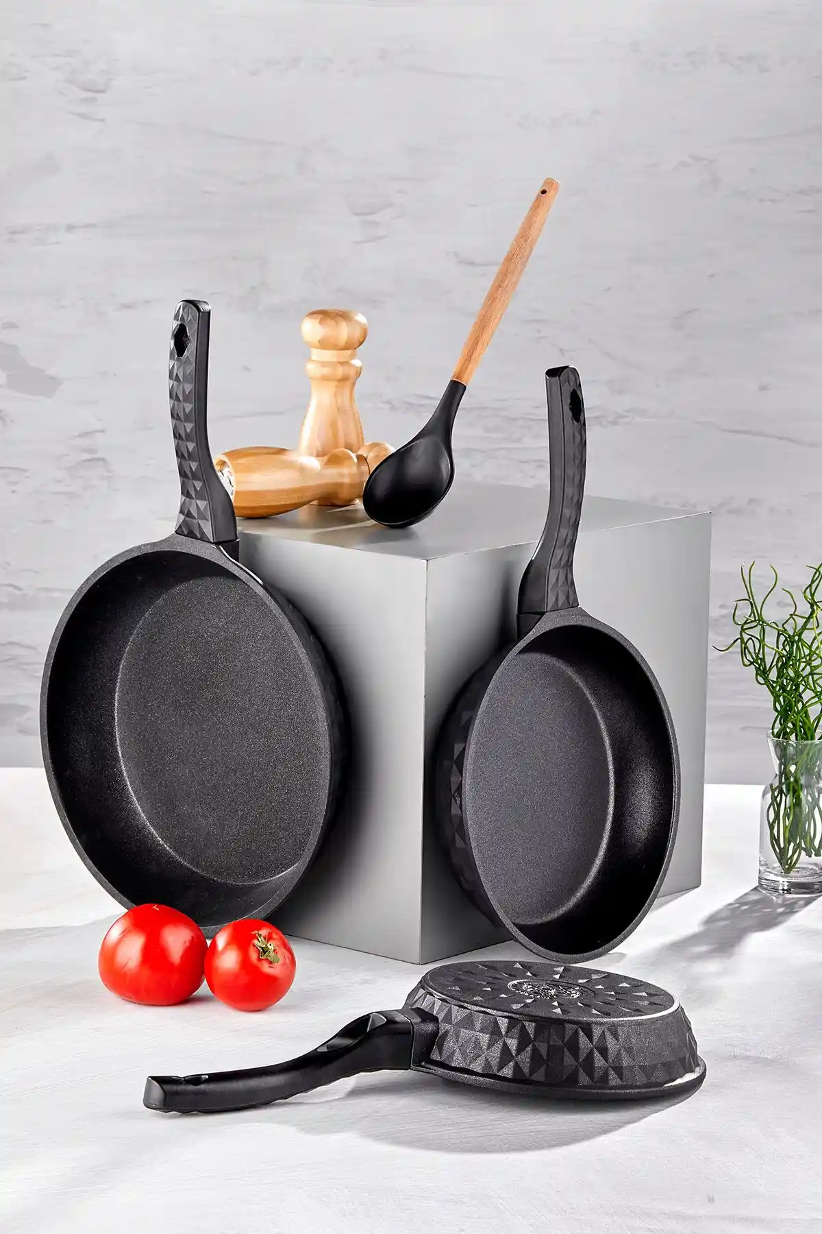 Taç Bella Döküm 3'lü Tava Seti: Sağlam ve Estetik Mutfak Gereçleri