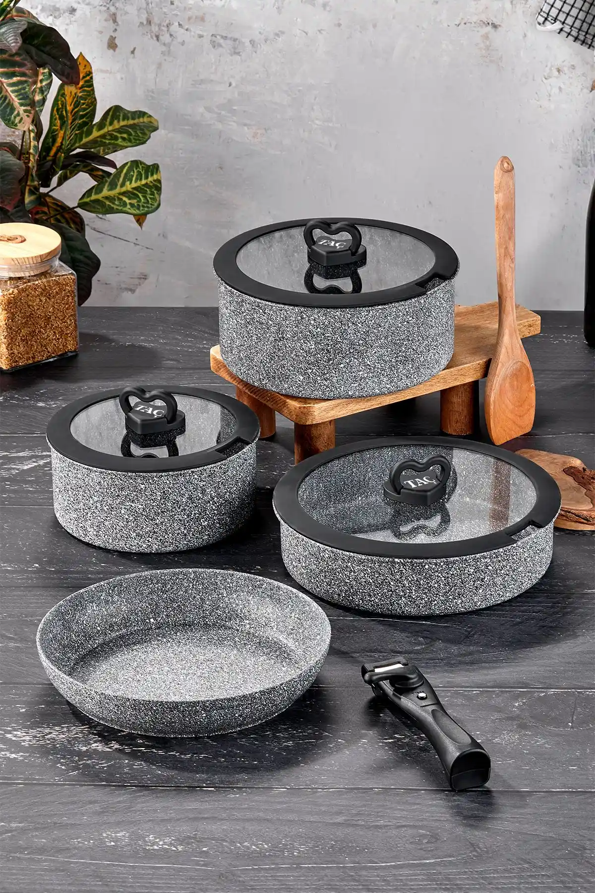 Taç Easy Connect 8 Parça Tencere Seti: Pratik ve Yer Tasarruflu Mutfak Çözümü