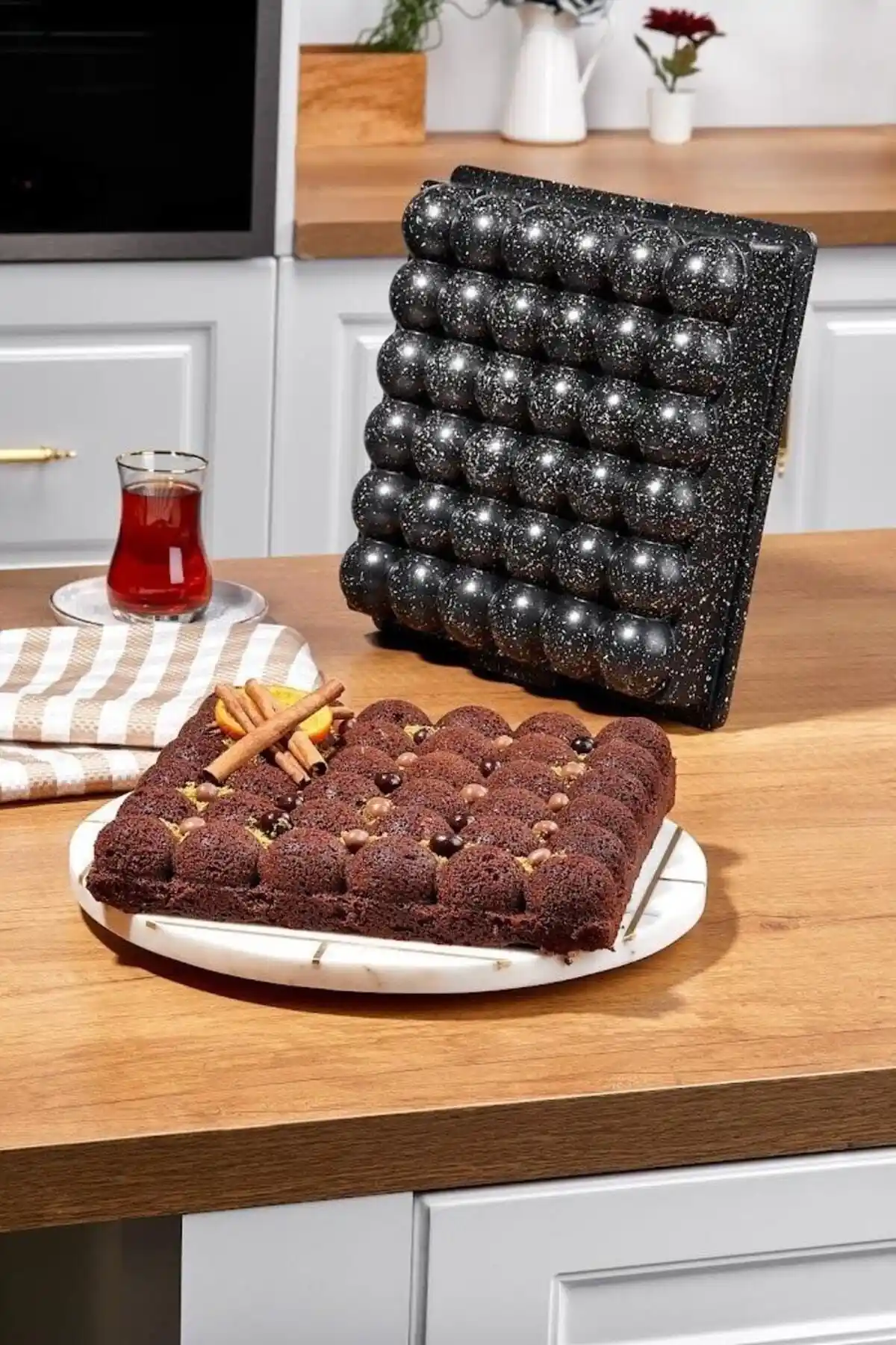 Taç Siyah Döküm Kek Kalıbı 28 cm 36 Yuvarlak Bölmeli Dayanıklı ve Yapışmaz