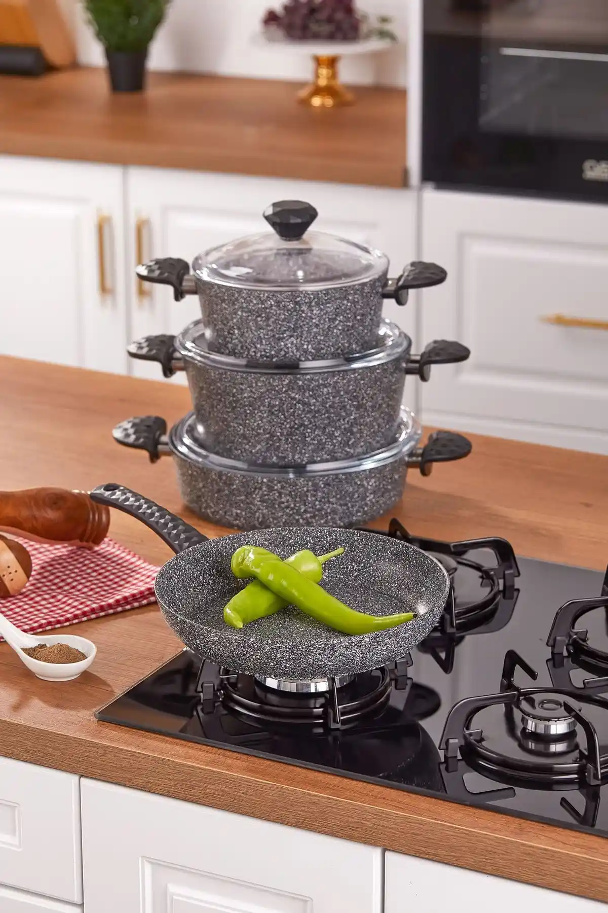 Taç Stone 7 Prç Granit Tencere Seti: Dayanıklı ve Estetik Mutfağınız İçin Ideal Seçenek