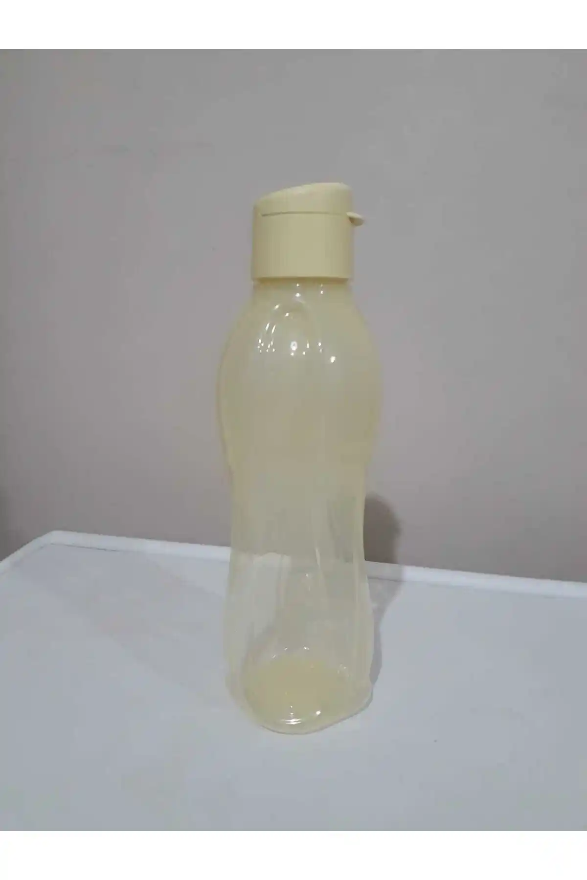 Tupperware Eko Şişe 750 Ml Açık Sarı: Pratik ve Şık Günlük Kullanım Sulukları