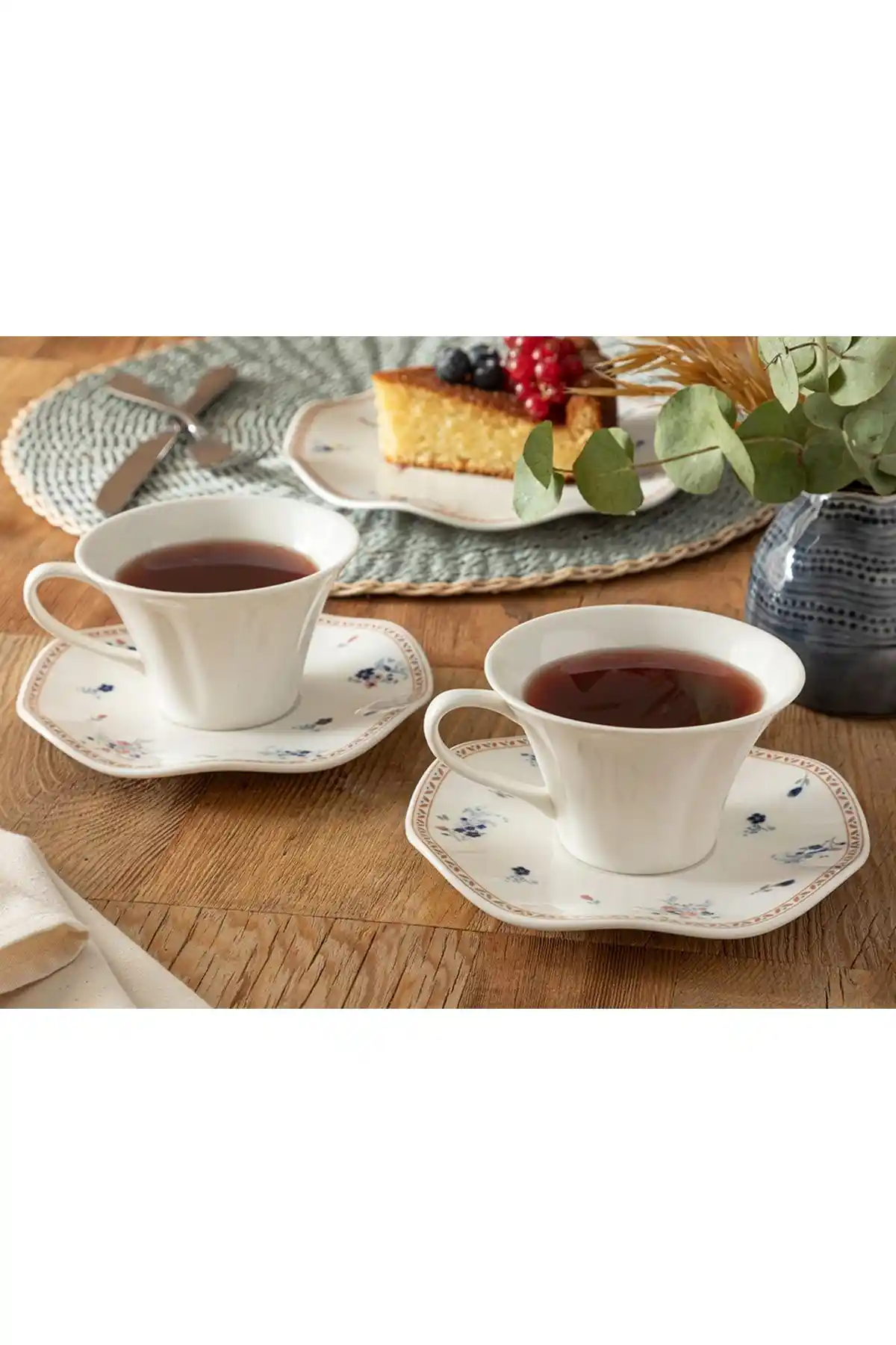 Türk Sofralarına Uygun Renkli ve Şık İki Kişilik Çay Fincanı Takımı