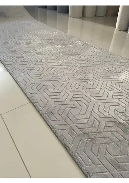 Dinarsu Armoni ve Melian Kesme Kaymaz Taban Halılarının Karşılaştırması