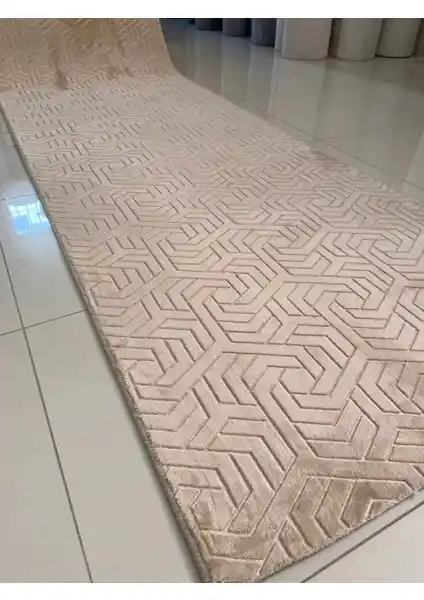 Dinarsu Armoni ve West Home Kaymaz Taban Halı Yolluk Karşılaştırması