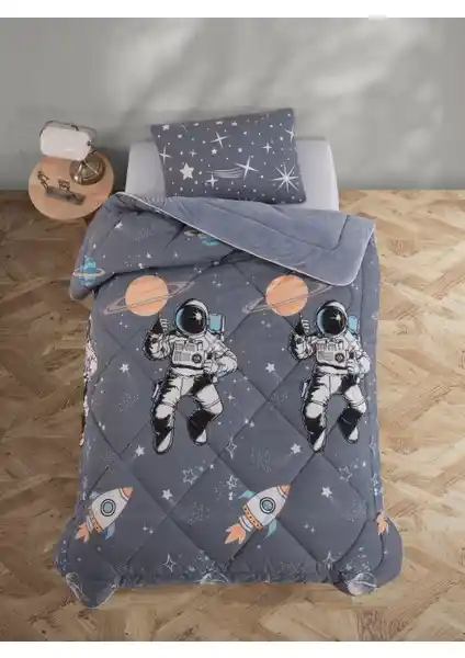 Formeya Astronot Desenli ve Lüx Gri Welsoft Tek Kişilik Yorgan Karşılaştırması