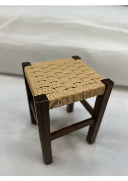 Ceviz Renk Hasır Tabure: Estetik ve Dayanıklı Modern Dekorasyon Çözümü