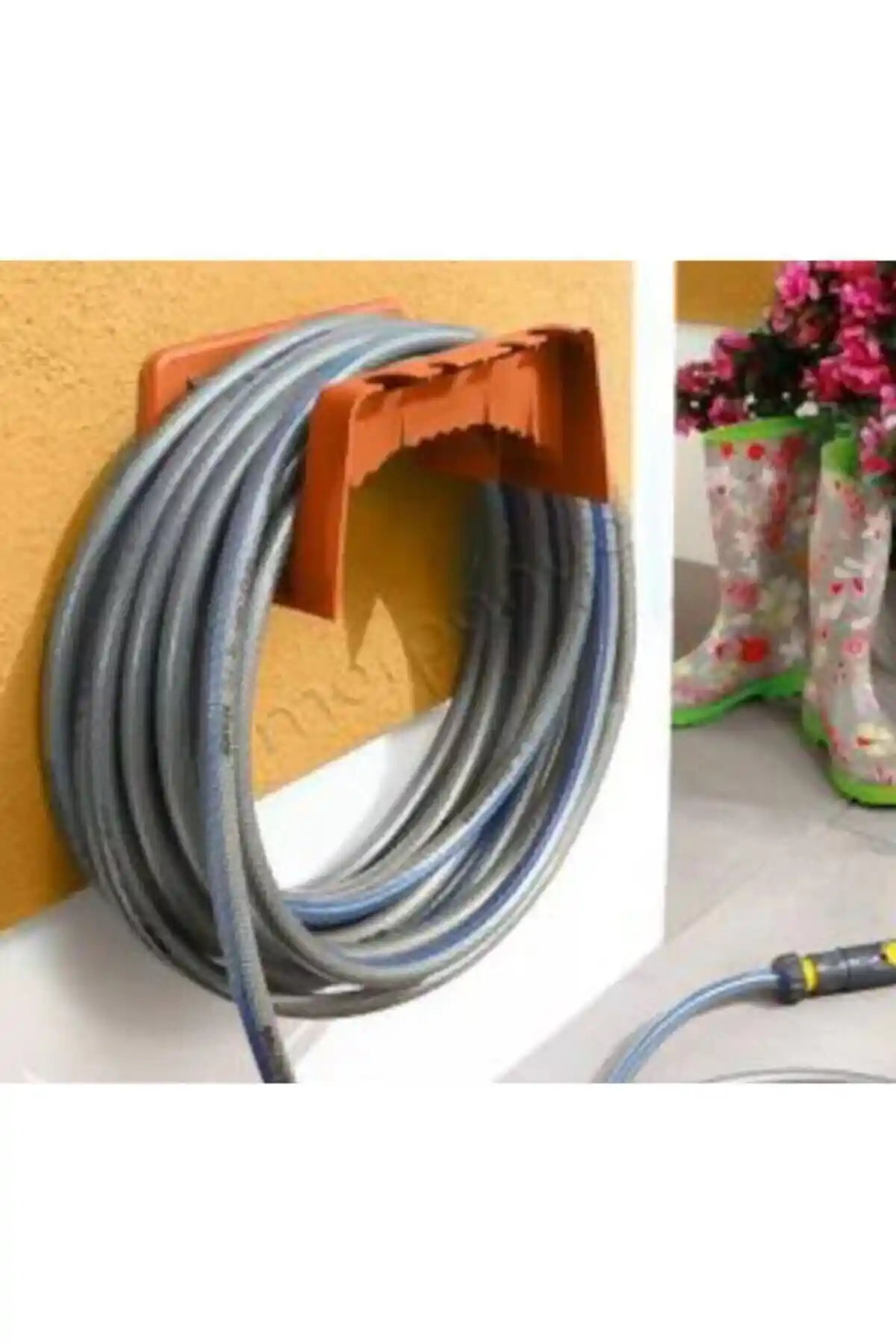 Bahçe Hortumu Düzenleme Çözümleri: Hortum Toplama Aparatı ve Duvara Monte Askıların Karşılaştırması