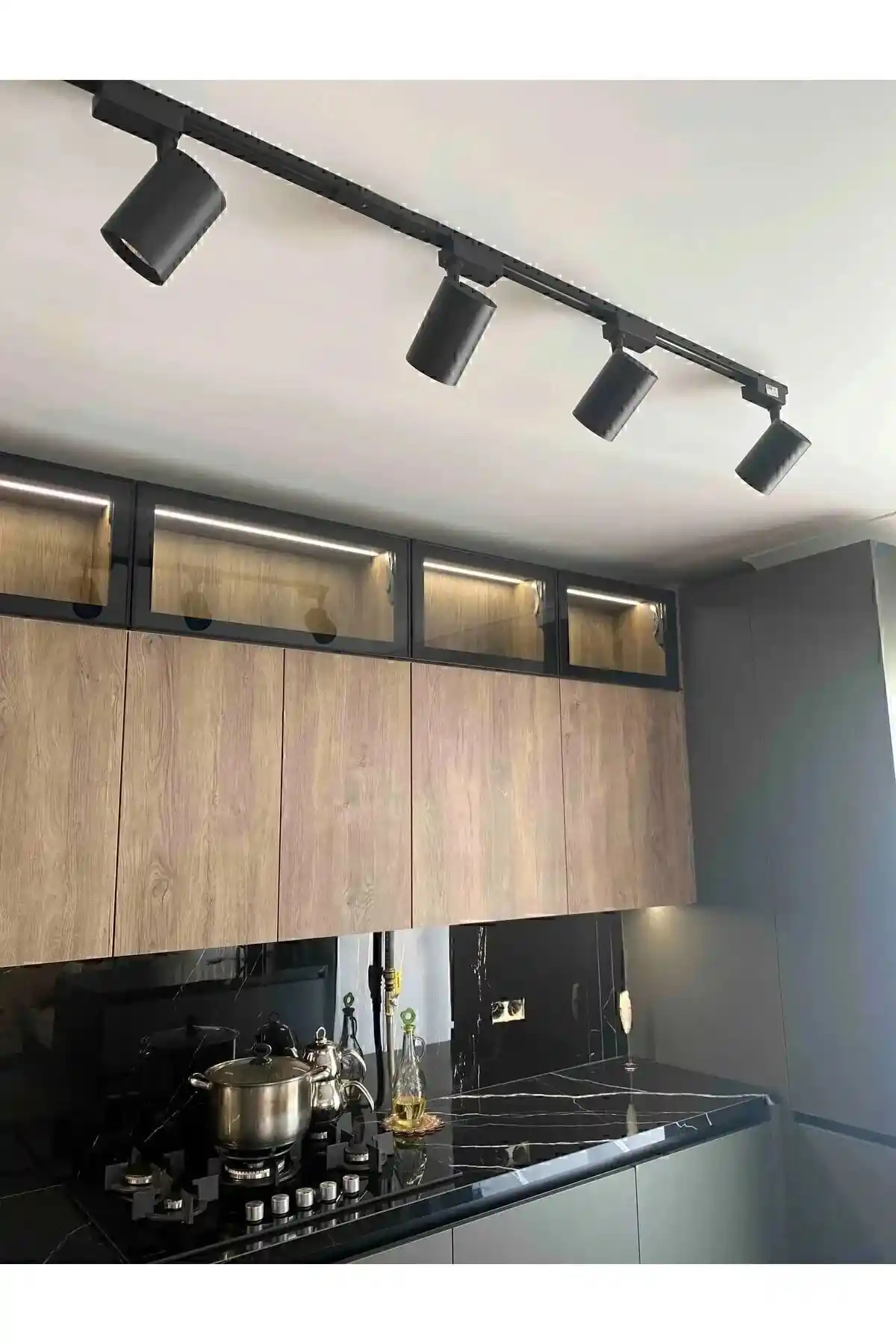 Genel Markalar Siyah Kasa ve SULED SL-1027 İç Mekan Aydınlatma Karşılaştırması