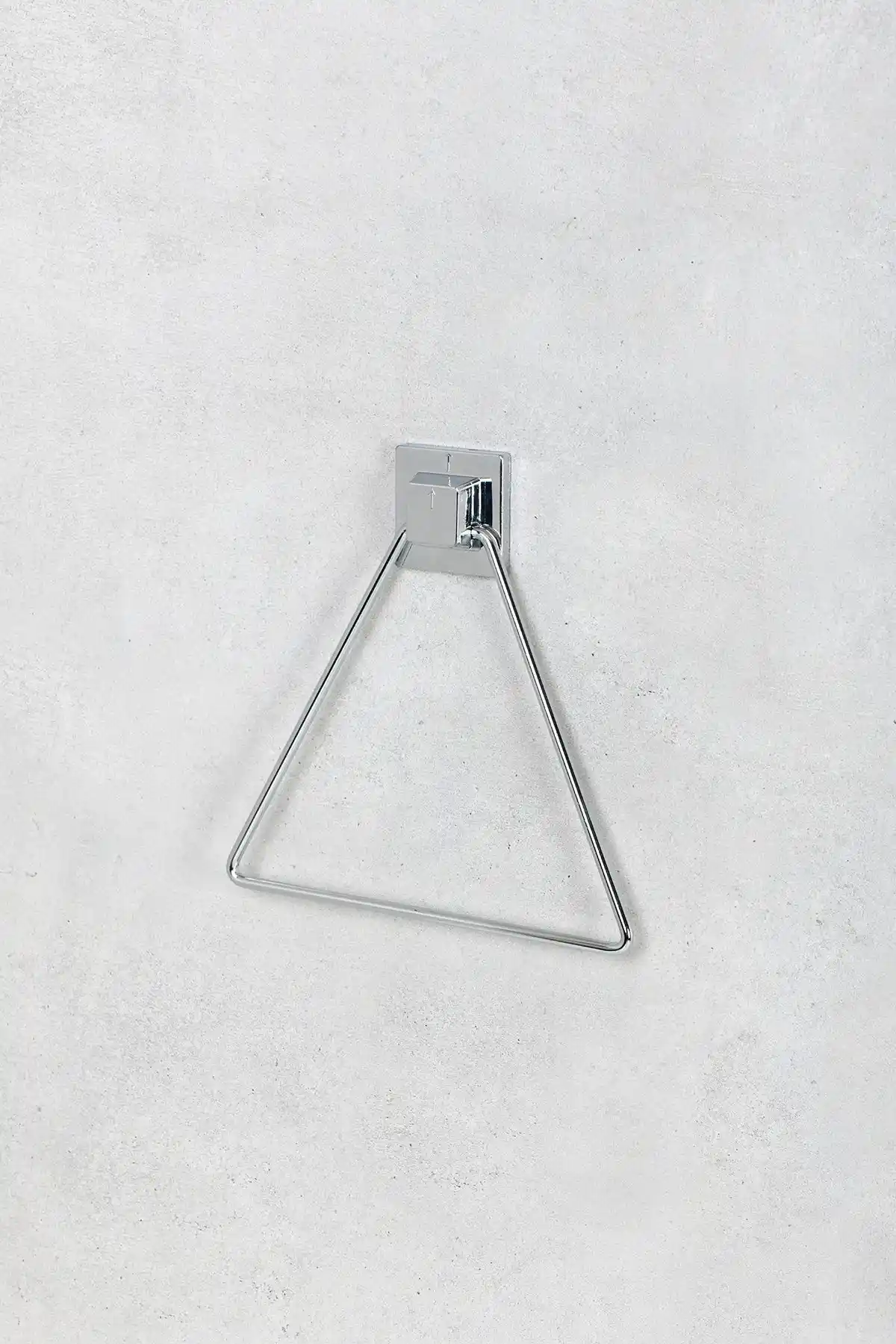 Hagen Havluluk Karşılaştırması: Üçgen Metal ve Yuvarlak Modellerin Özellikleri ve Kullanıcı Yorumları