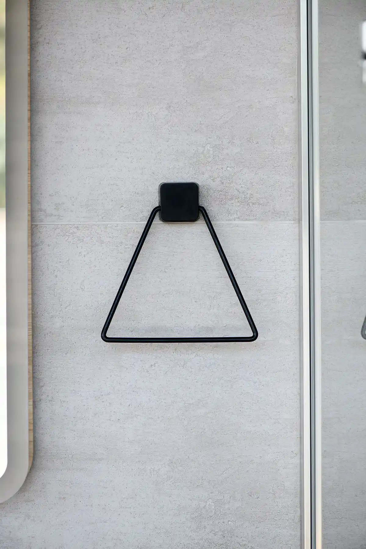 Hagen Paslanmaz Yapışkanlı Havluluklar Karşılaştırması ve Banyo Dekorasyonu İpuçları