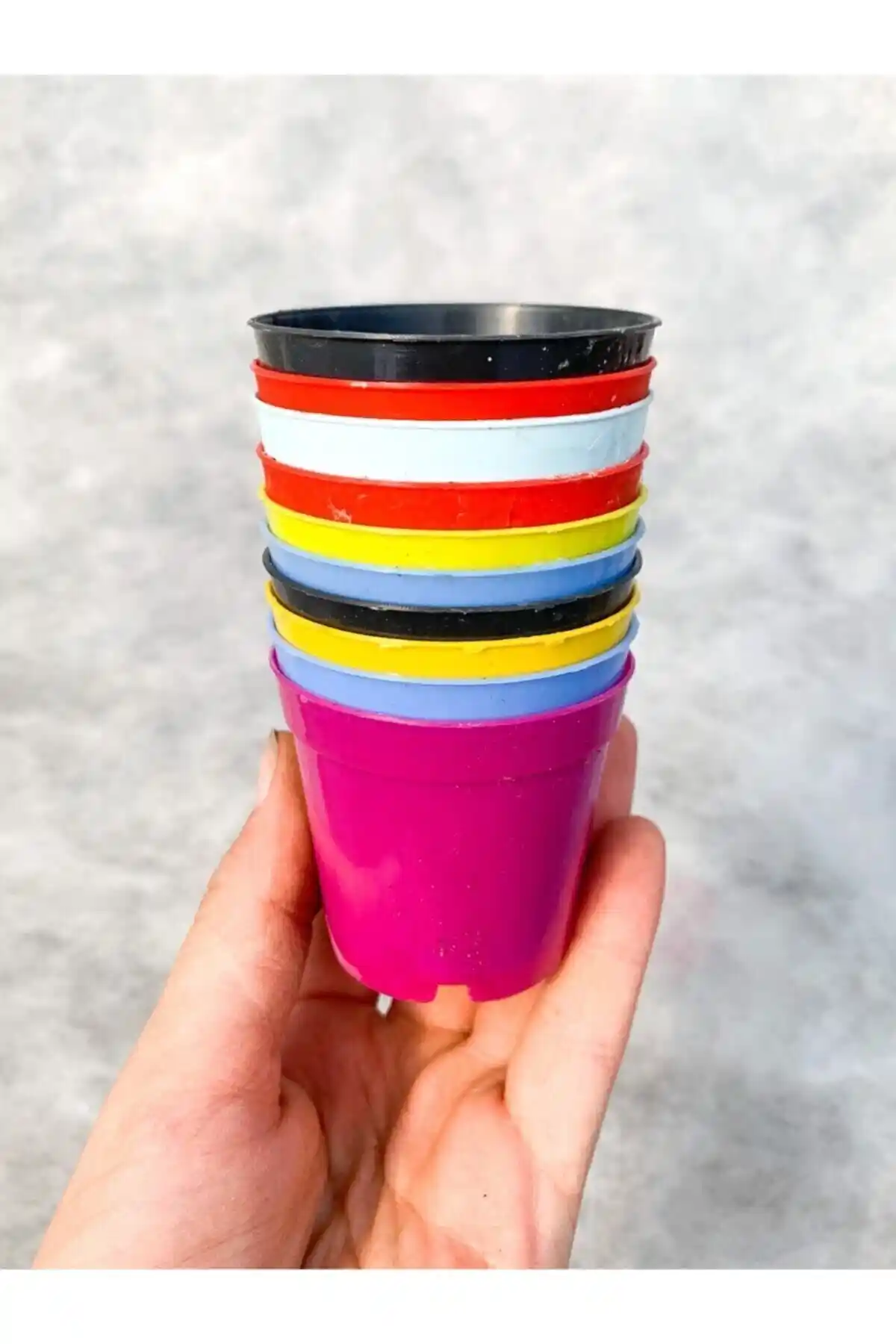 SERİNOVA ve Tuğel Flowers Saksı Karşılaştırması: Renk, Boyut ve Kullanım Özellikleri