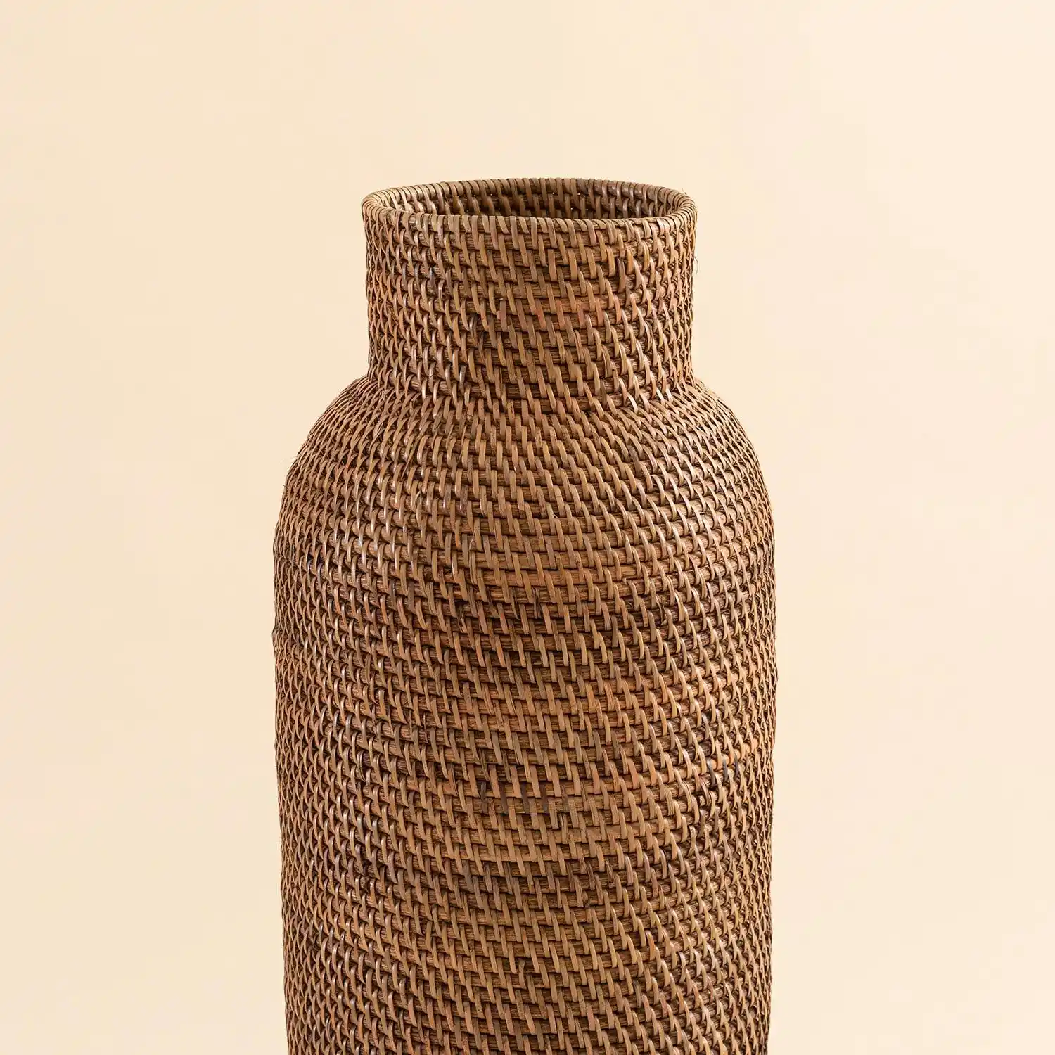 100 cm Yükseklikte Vazolar ile Mekân Dekorasyonunda Şıklık ve İşlevsellik