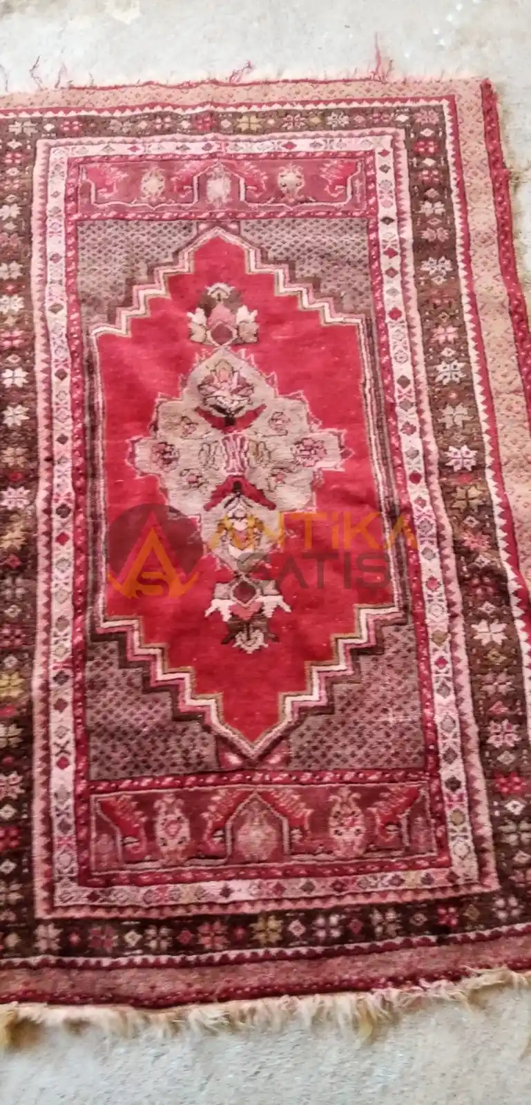 100 Yıllık El Dokuma Kilimlerin Fiyatları ve Dekorasyondaki Kullanım Alanları