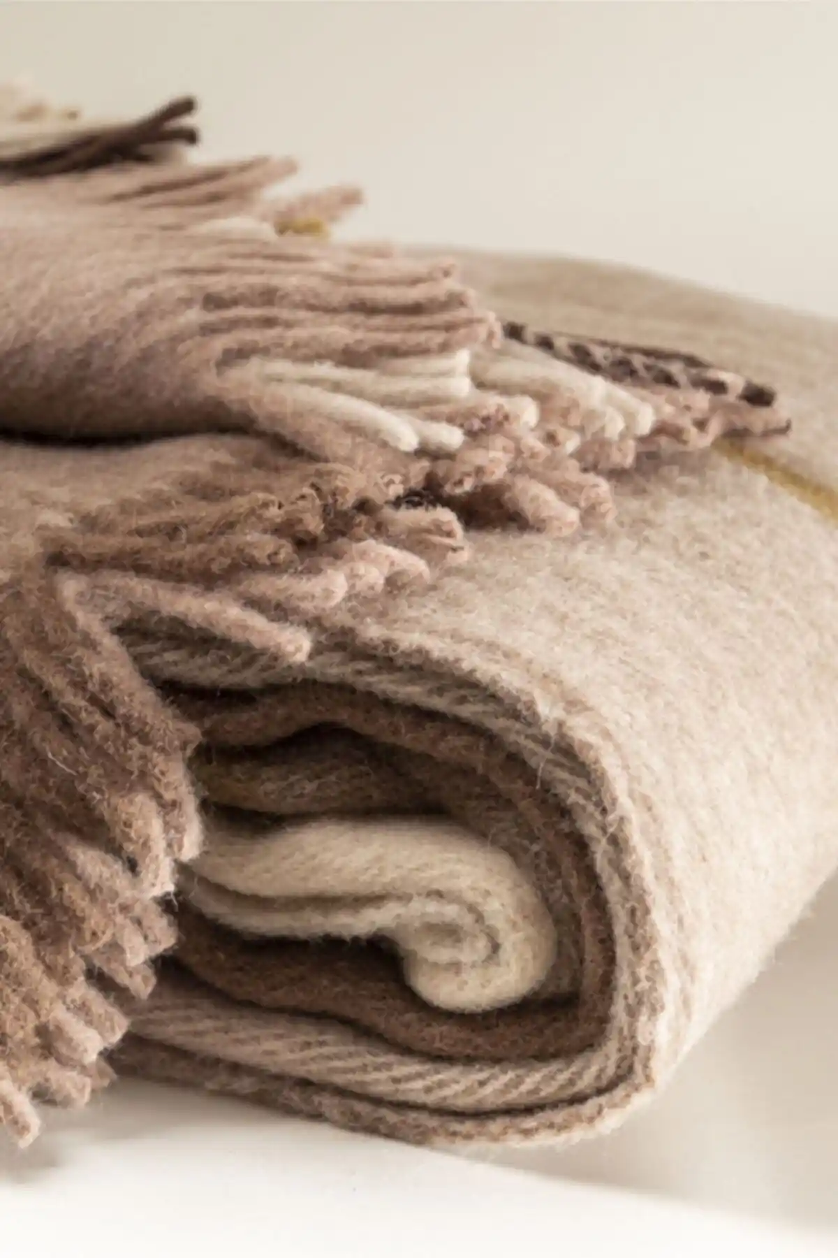 100 Yün Battaniye ile Dekorasyonda Sıcaklık ve Şıklık Sağlayan Çözüm