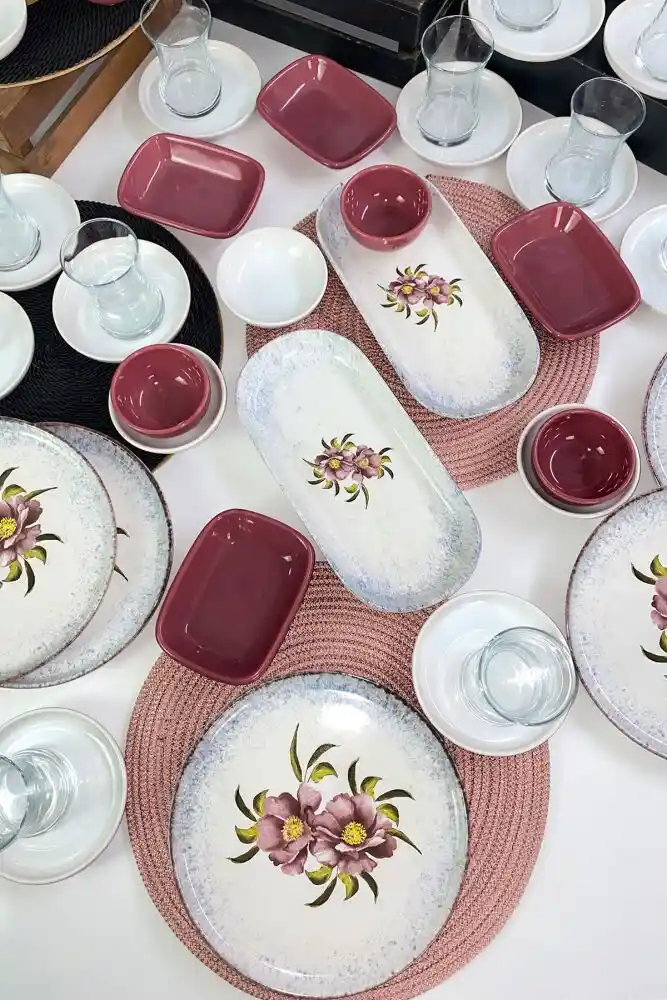 12 Kişilik Kahvaltı Takımları ile Şık ve İşlevsel Sofralar Yaratın