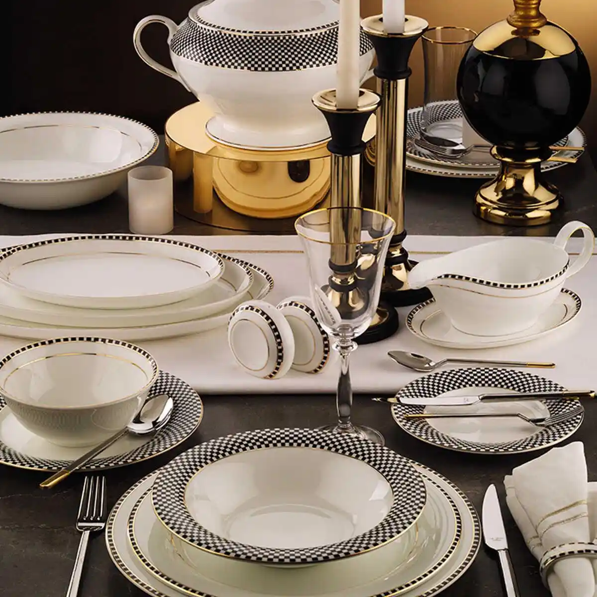 12'li Yemek Takımı Seçimi ve Dekorasyonda Kullanım İpuçları