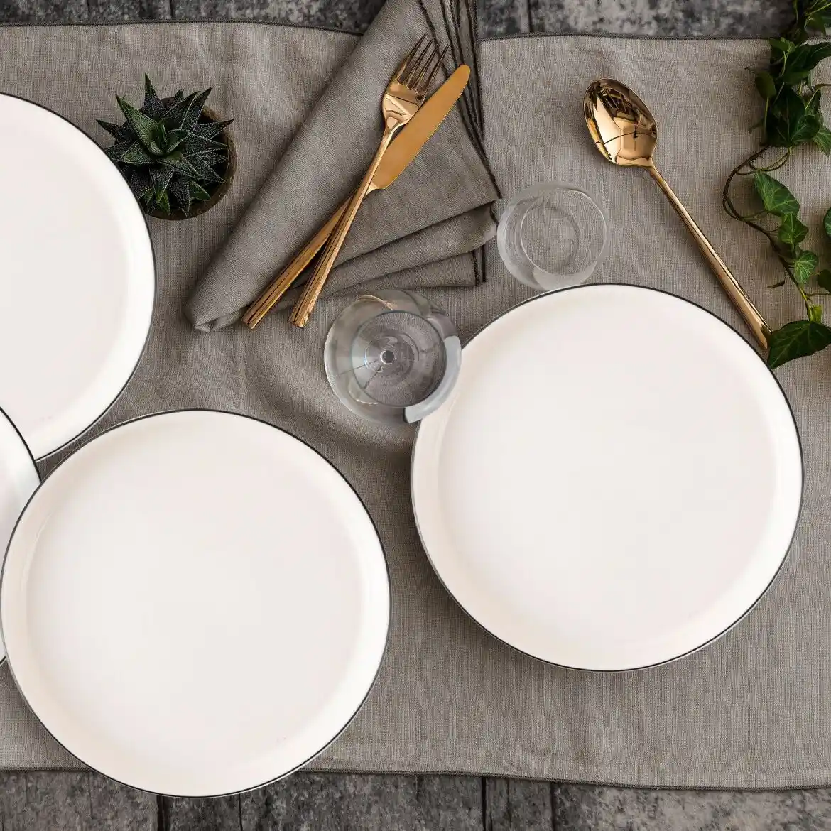 27 cm Servis Tabağı ile Şık ve İşlevsel Sofralar Yaratmanın Yolları