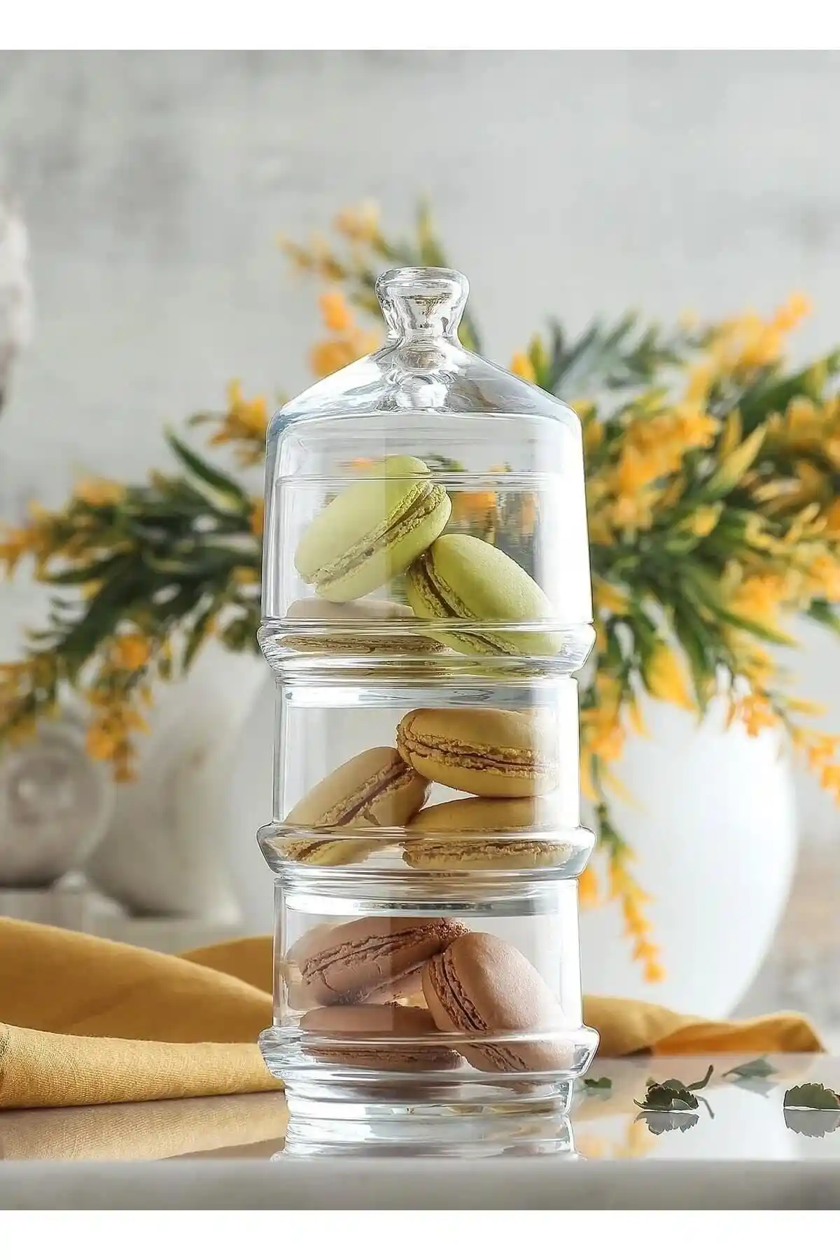 3 Katlı Cam Sunumluklar ile Modern ve Şeffaf Dekorasyon Çözümleri